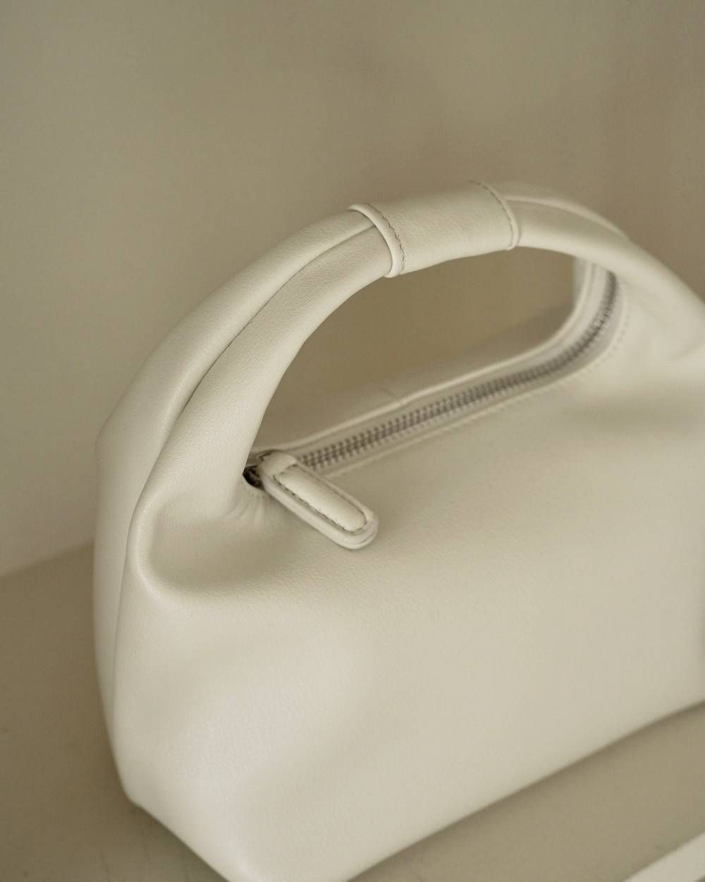 ワンハンドル レザーバッグ (アイボリー) Onehandle Leather Bag (Ivory) / 26SS