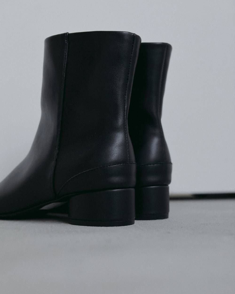 ローヒール ショートブーツ (ブラック) Lowheel Short Boots (Black) / 26AW 【6月29日まで期間限定予約】