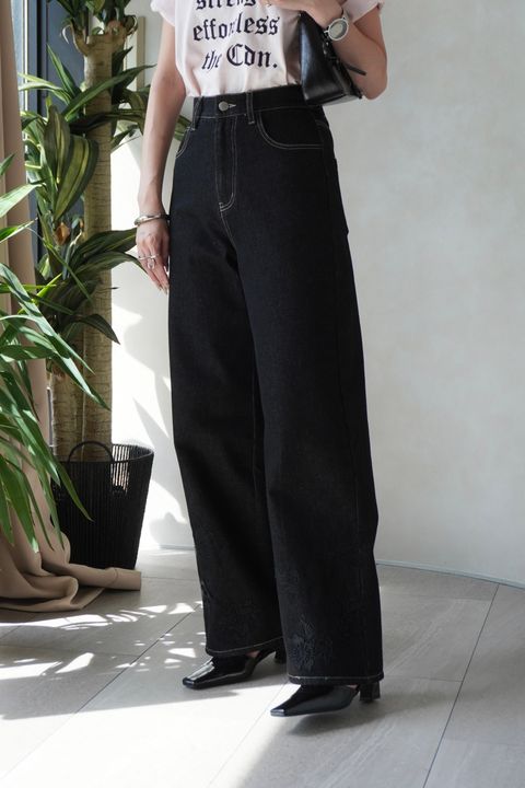 レース ストレートデニムパンツ (ブラック) lace embellished hem straight denim PT (Black) /  26SS
