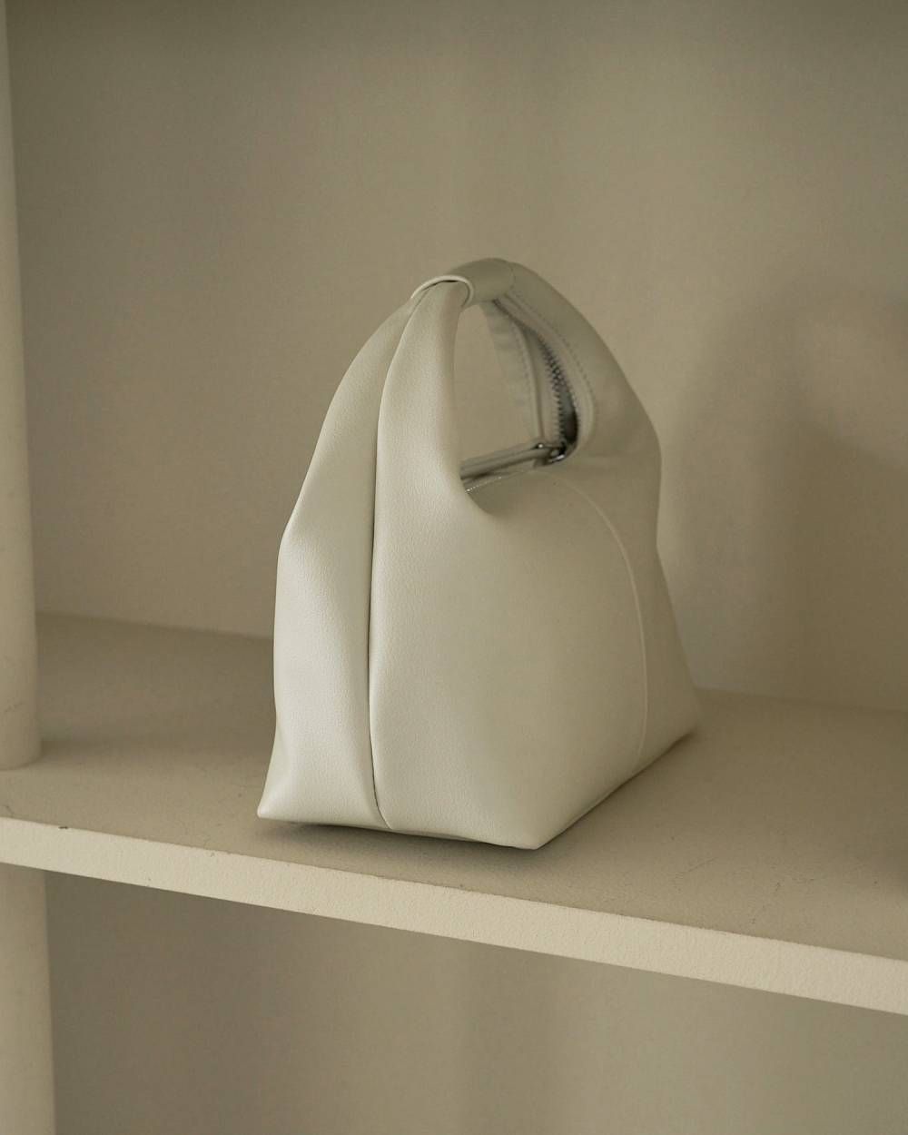 ワンハンドル レザーバッグ (アイボリー) Onehandle Leather Bag (Ivory) / 26SS