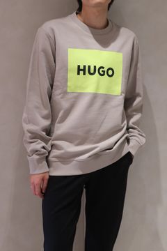 【HUGO RED】ラベルロゴ スウェット  (ライトパステルグレー) / ユニセックス