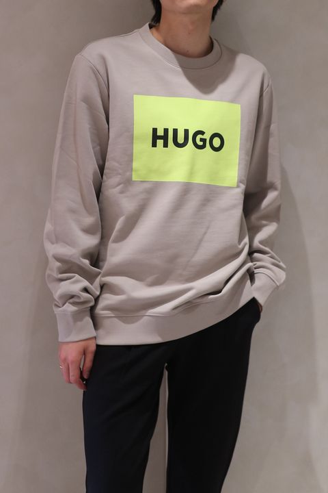 【HUGO RED】ラベルロゴ スウェット  (ライトパステルグレー) / ユニセックス