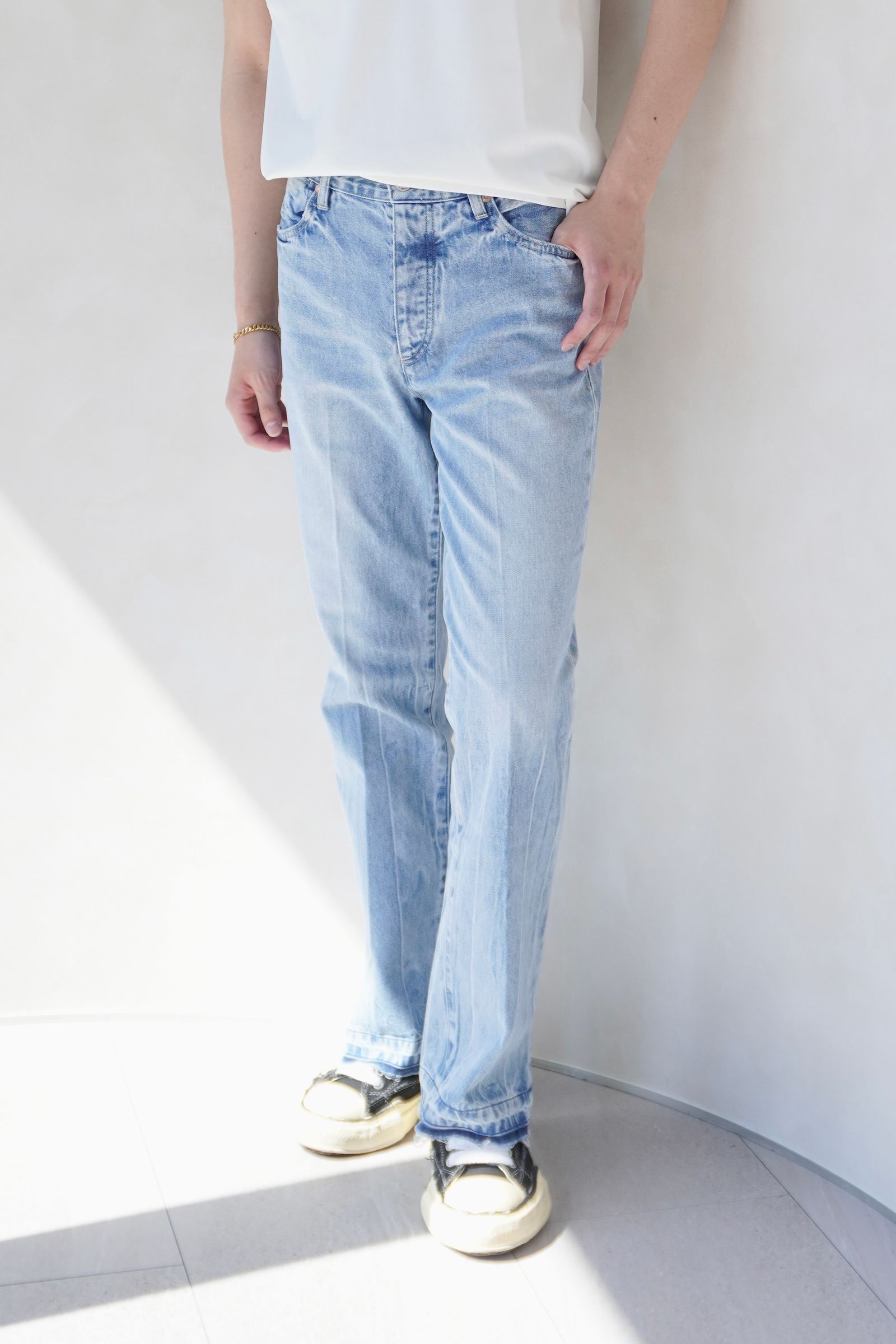 THE BOOTS JEAN TROUSERS / ブーツデニムトラウザー / メンズ (ブリーチブルー)