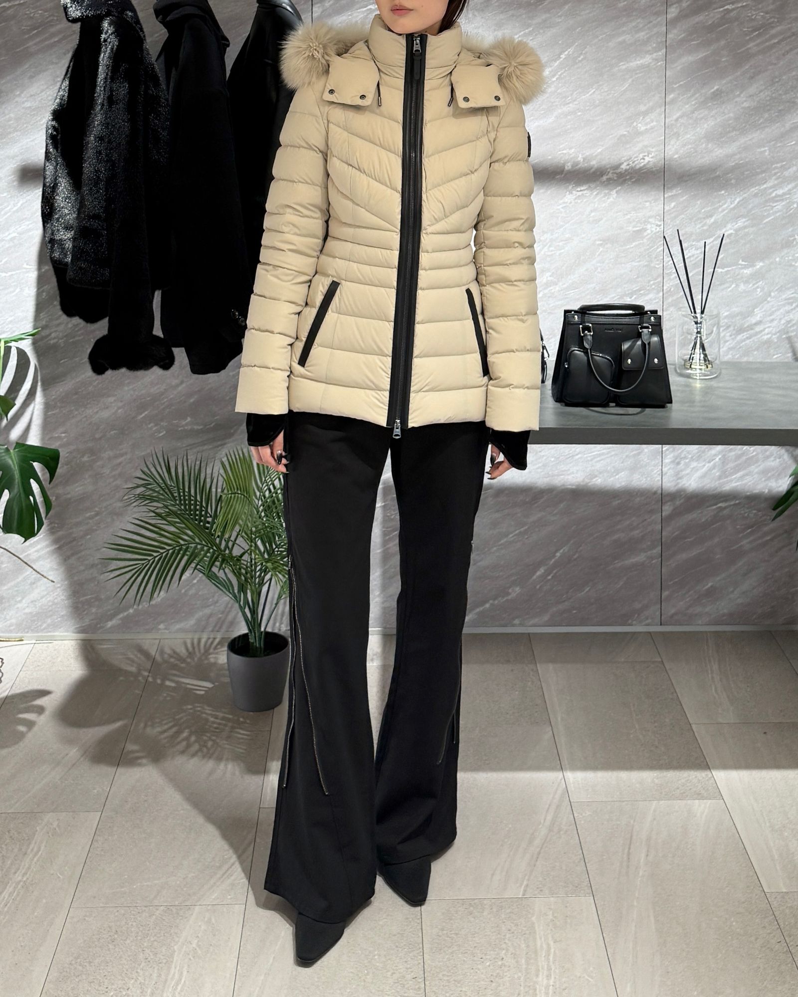 【25AW】PATSY-BX / ファー付きストレッチダウンジャケット (トレンチ) / レディース