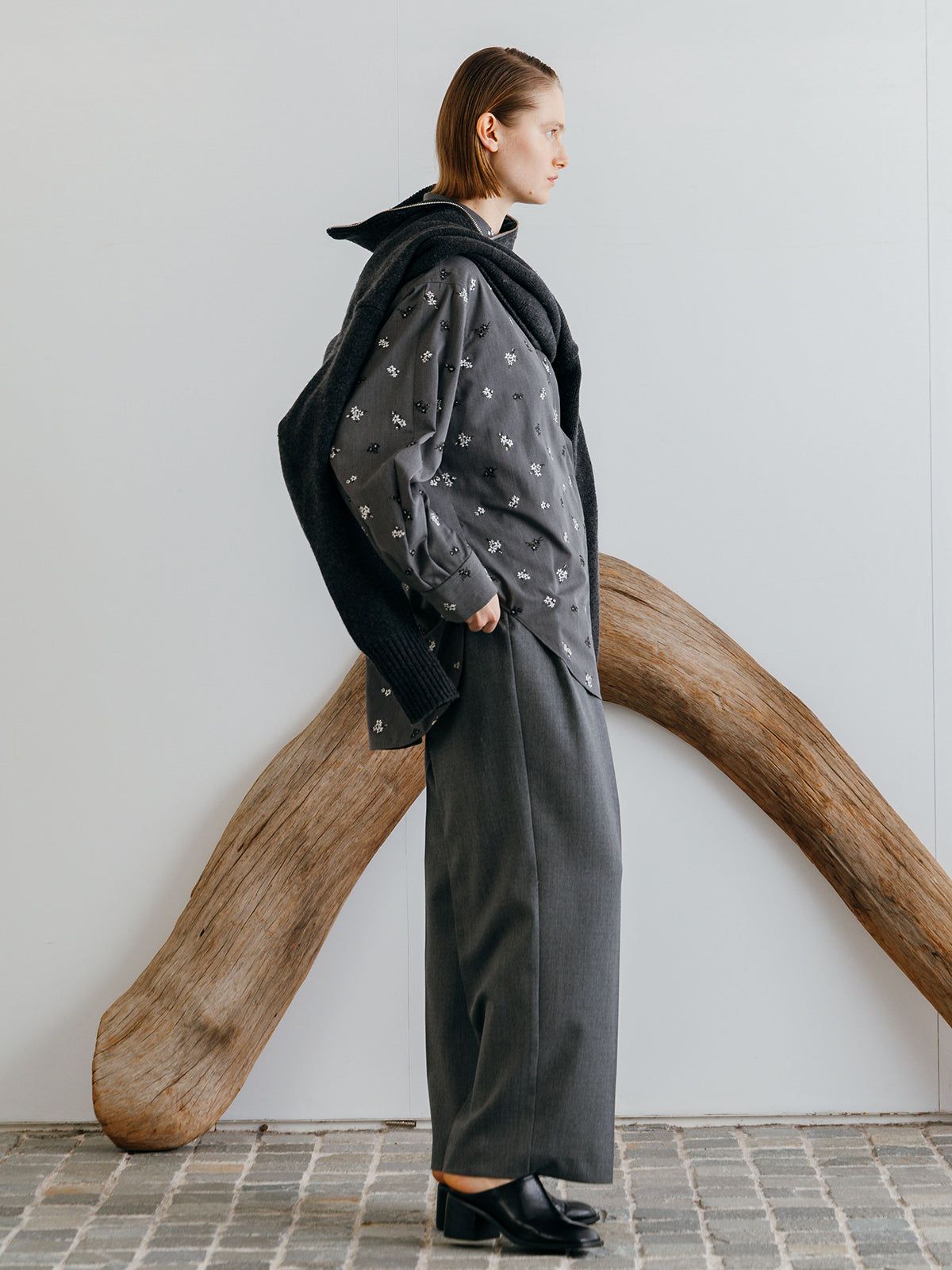 FLOWER EMBROIDERY SHIRTS (Gray) / フラワーエンブロイダリー シャツ (グレー) / 26SS