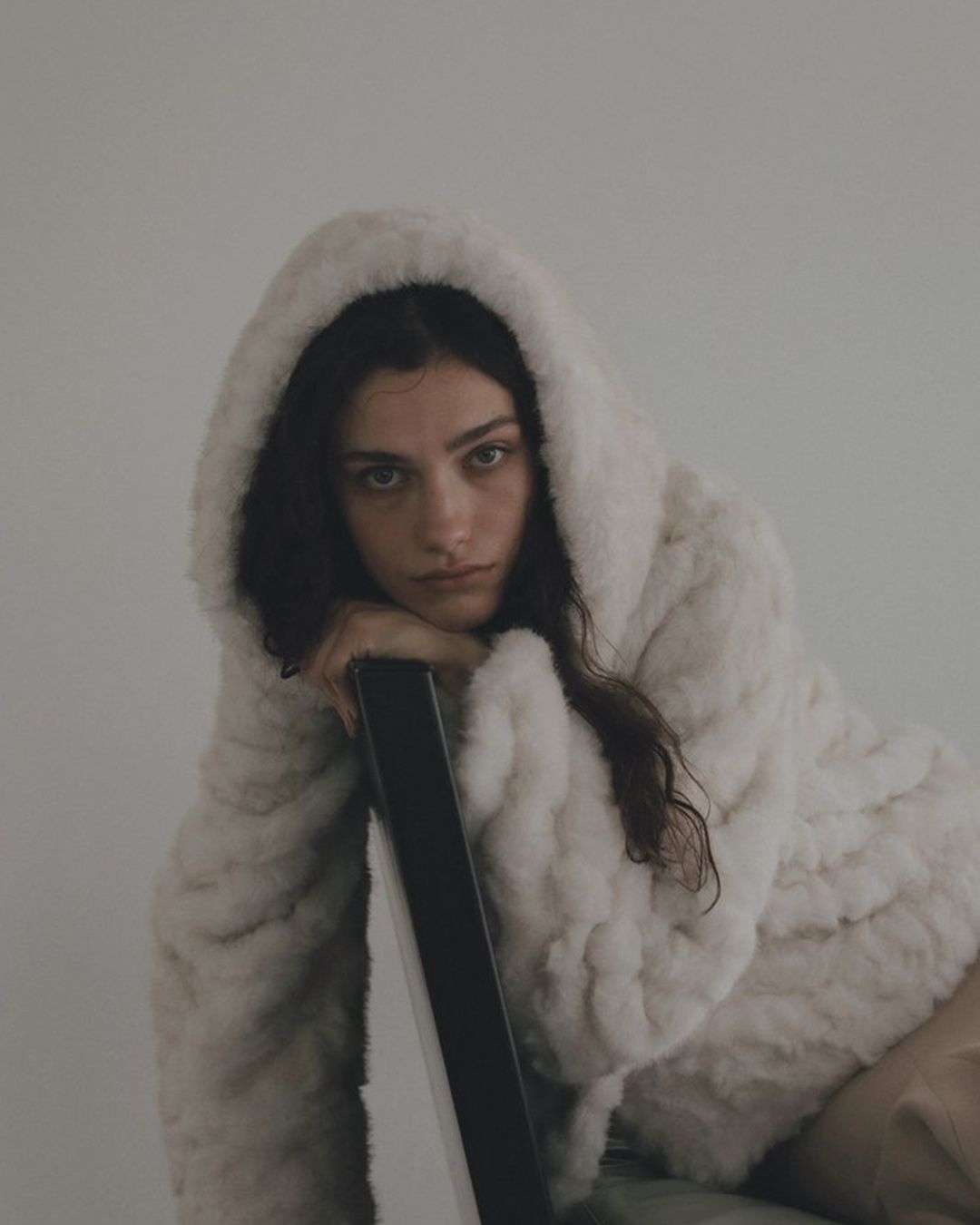 【先行予約】【26TH-07】ラビット調ファーフーディコート (ホワイト) Rabbit Like Fur Hoodie Coat (White) /  エコファー  /  フェイクファー 【受注期間6/14 23:59まで】