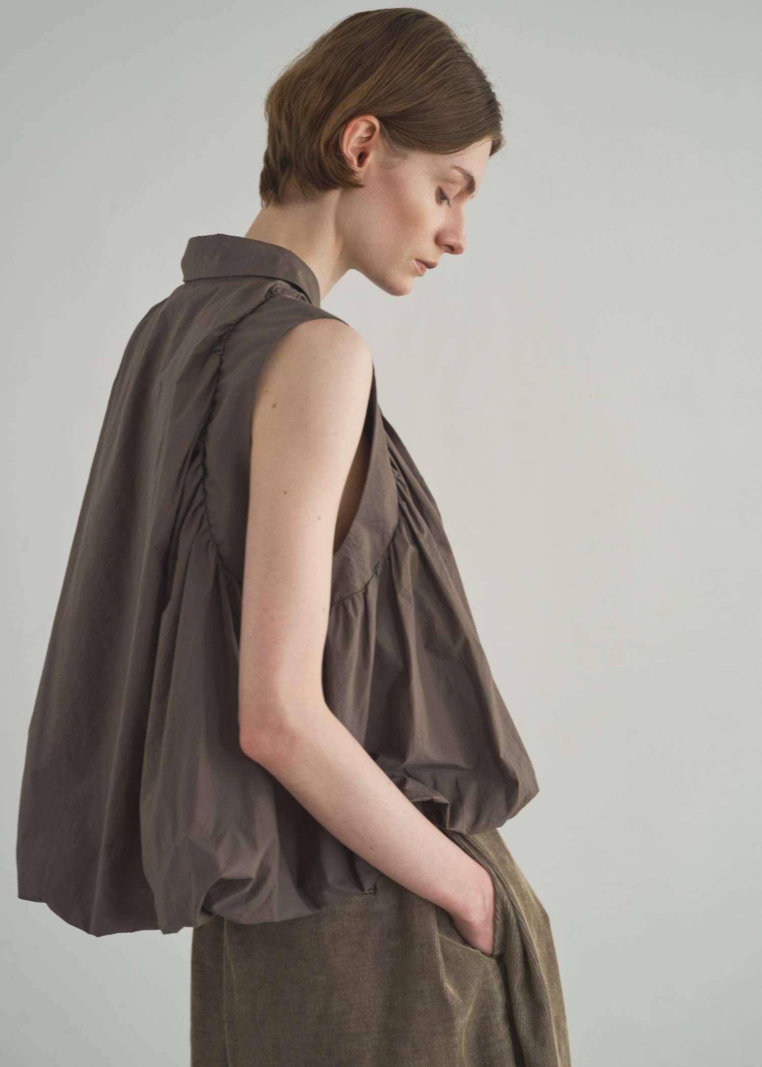 バルーンギャザー ノースリーブトップス (カフェモカ) volume balloon gather no sleeve tops (Caffe mocha) /  26SS