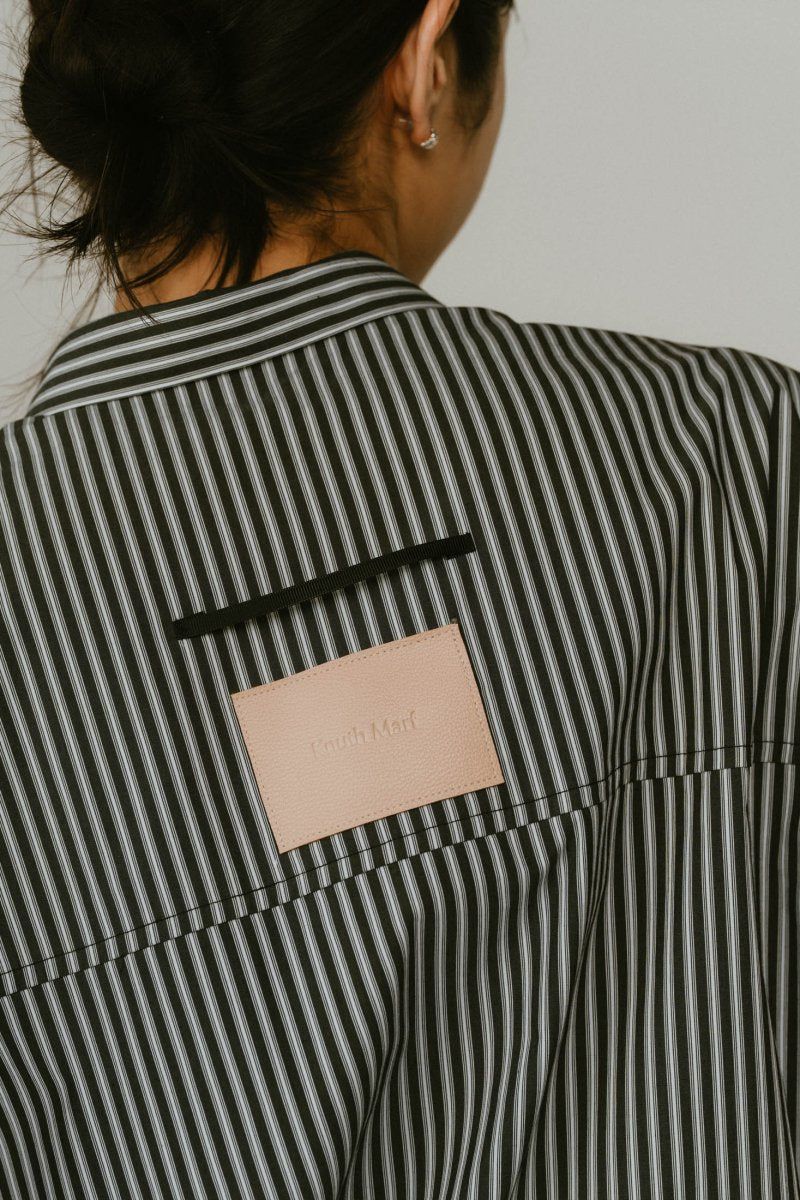 stripe label nosleeve shirt / ストライプ ラベル ノースリーブ シャツ (ブラックストライプ) / 25SS