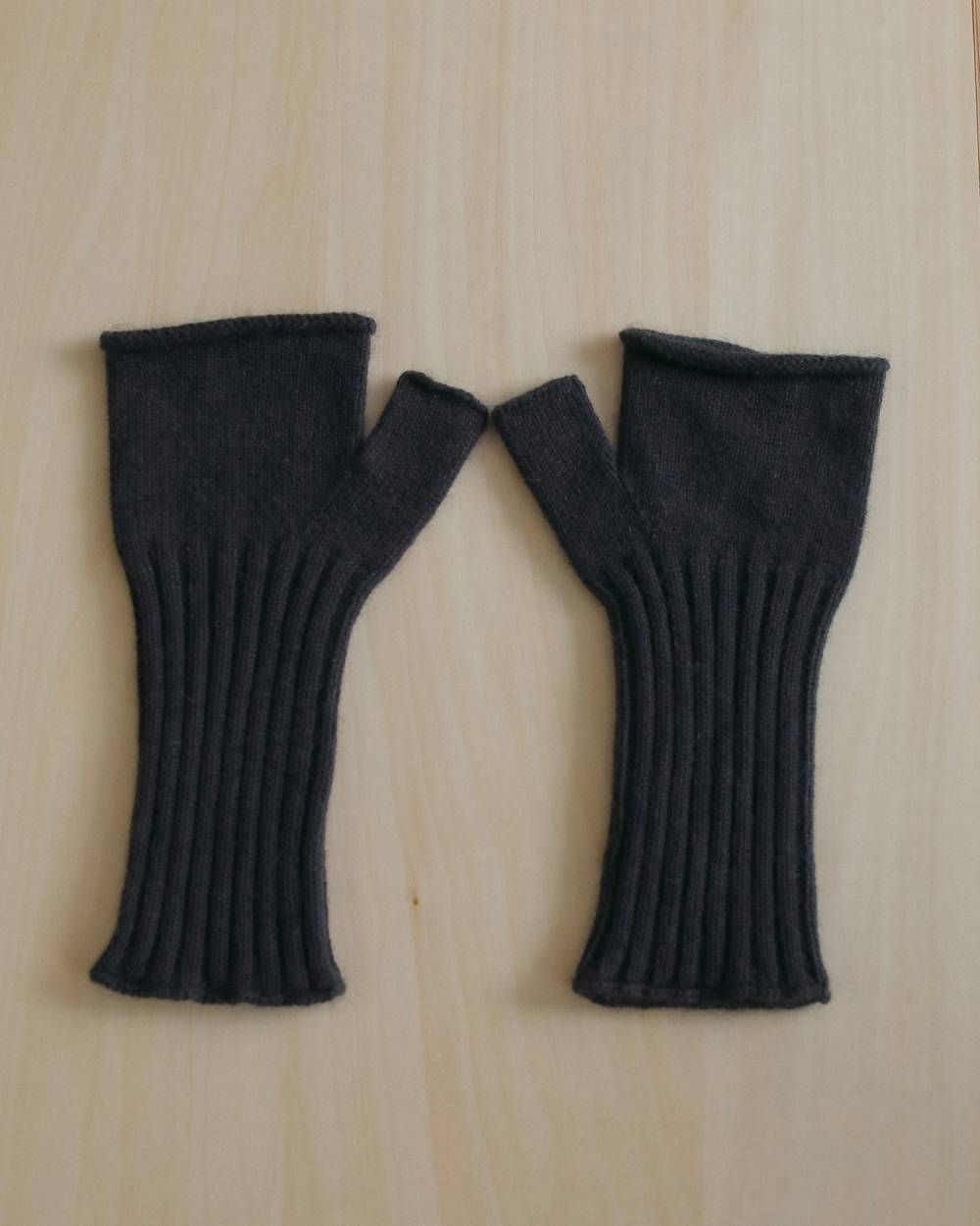 リブニットグローブ (チャコールグレー) Rib Knit Glove (Charcoal gray) / 26AW 【6月29日まで期間限定予約】