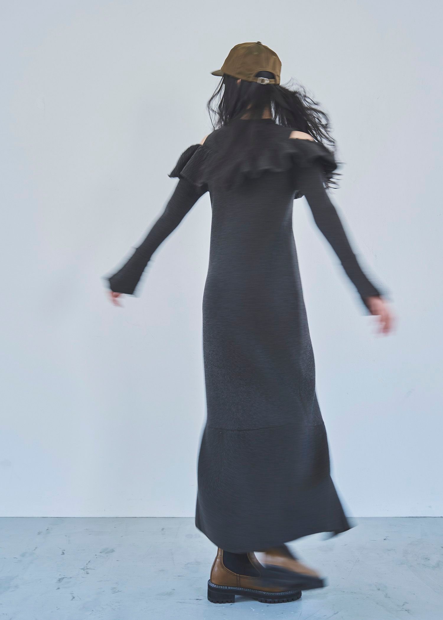 shoulder slit frill mermaid knit OP / ショルダースリットフリル マーメイドワンピース (ブラック) / 25AW /