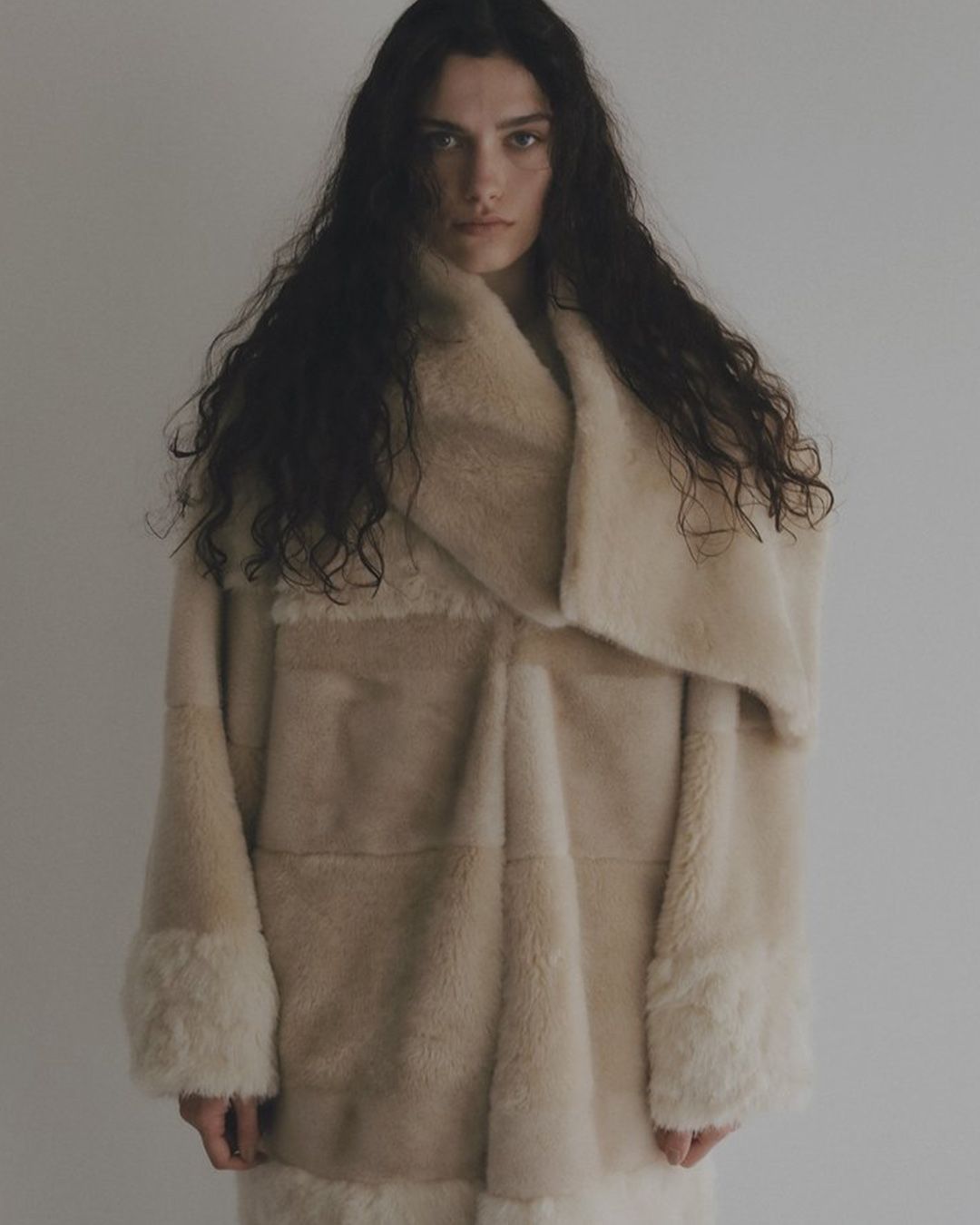 【先行予約】【26TH-19】ミックスファーコート (ベージュ) Mixed Fur Coat (Beige) /  エコファー  /  フェイクファー 【受注期間6/14 23:59まで】