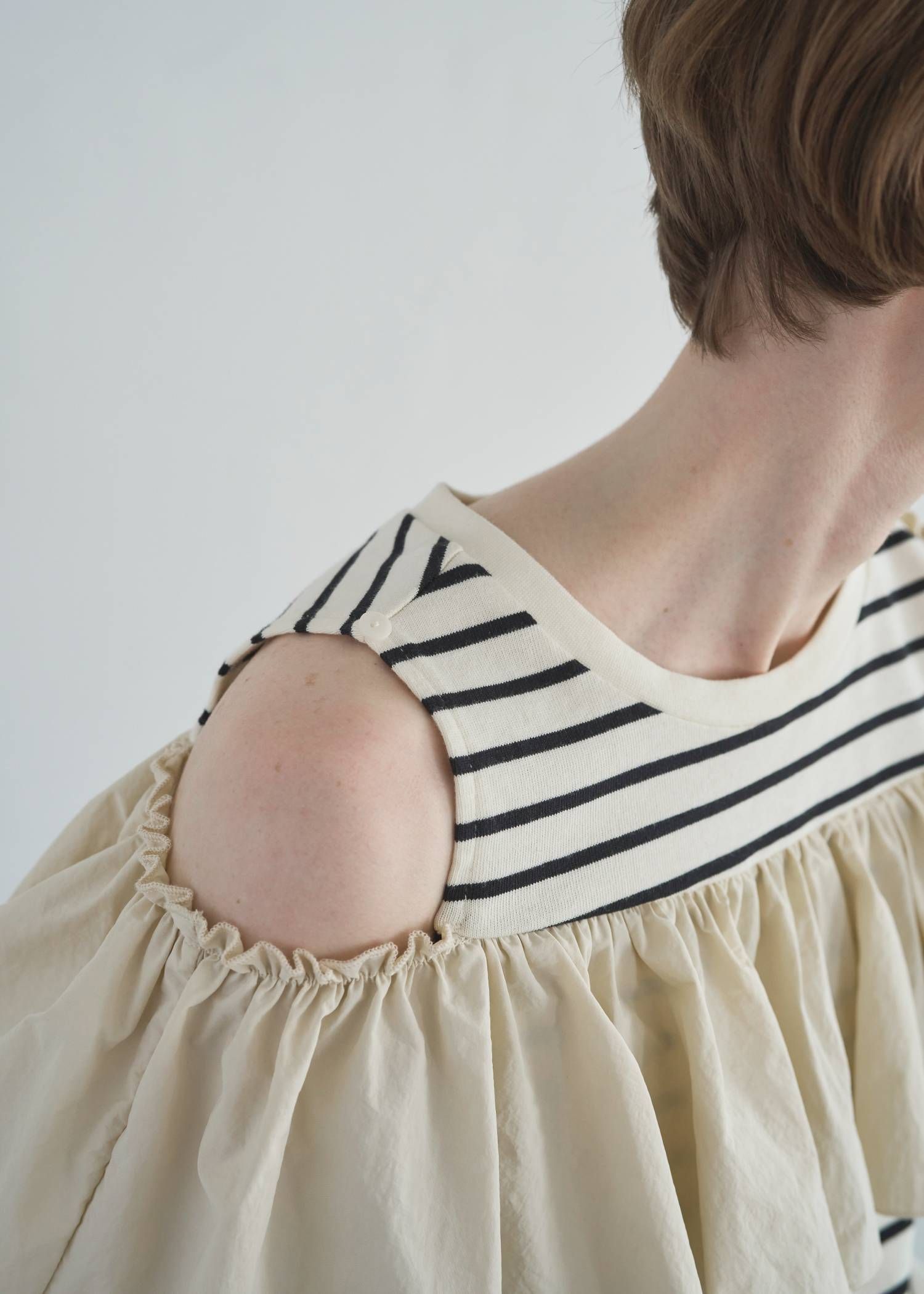 ショルダーフリル ボーダートップス (アイボリー) convertible shoulder frill border tops (Ivory) /  26SS