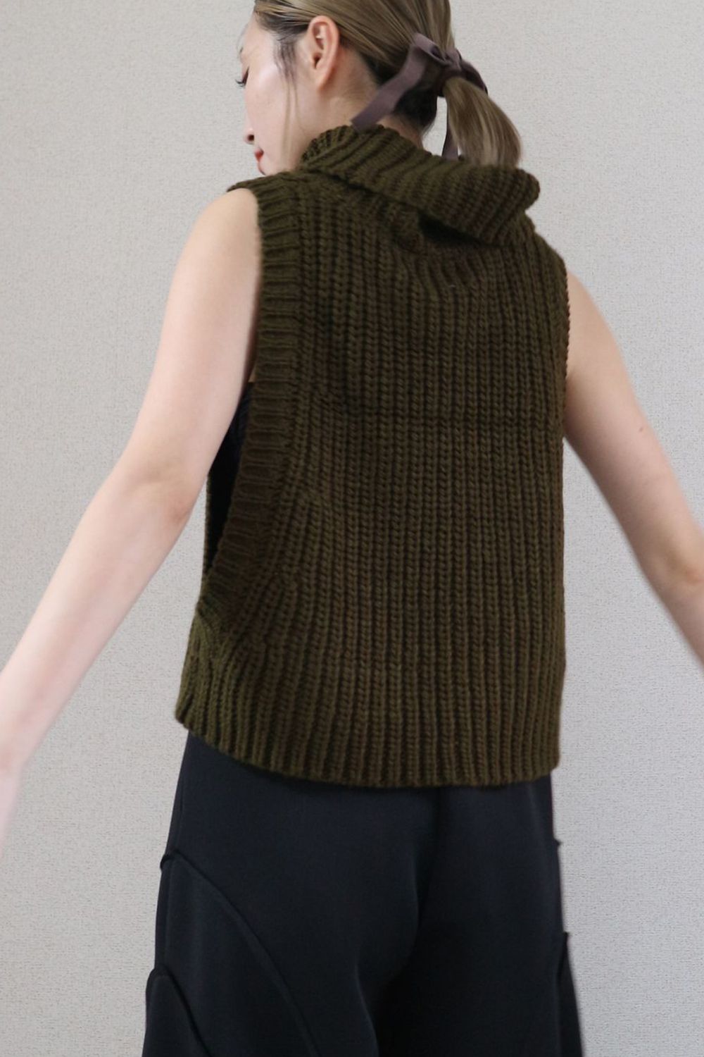 CAVEZA ROSSO - OFF TURTLE KNIT VEST / オフタートルニット