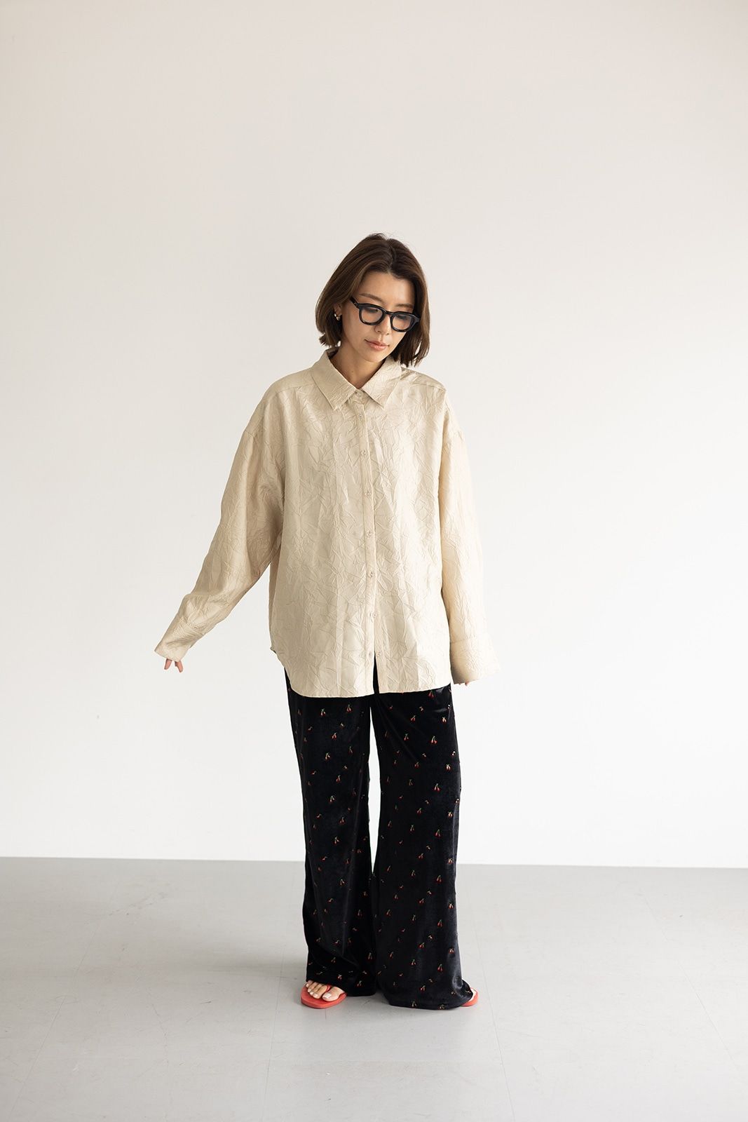 チェリーエンブロイダリーベロアパンツ (ブラック) Cherry Embroidered Velour Pants (Black) /  26SS