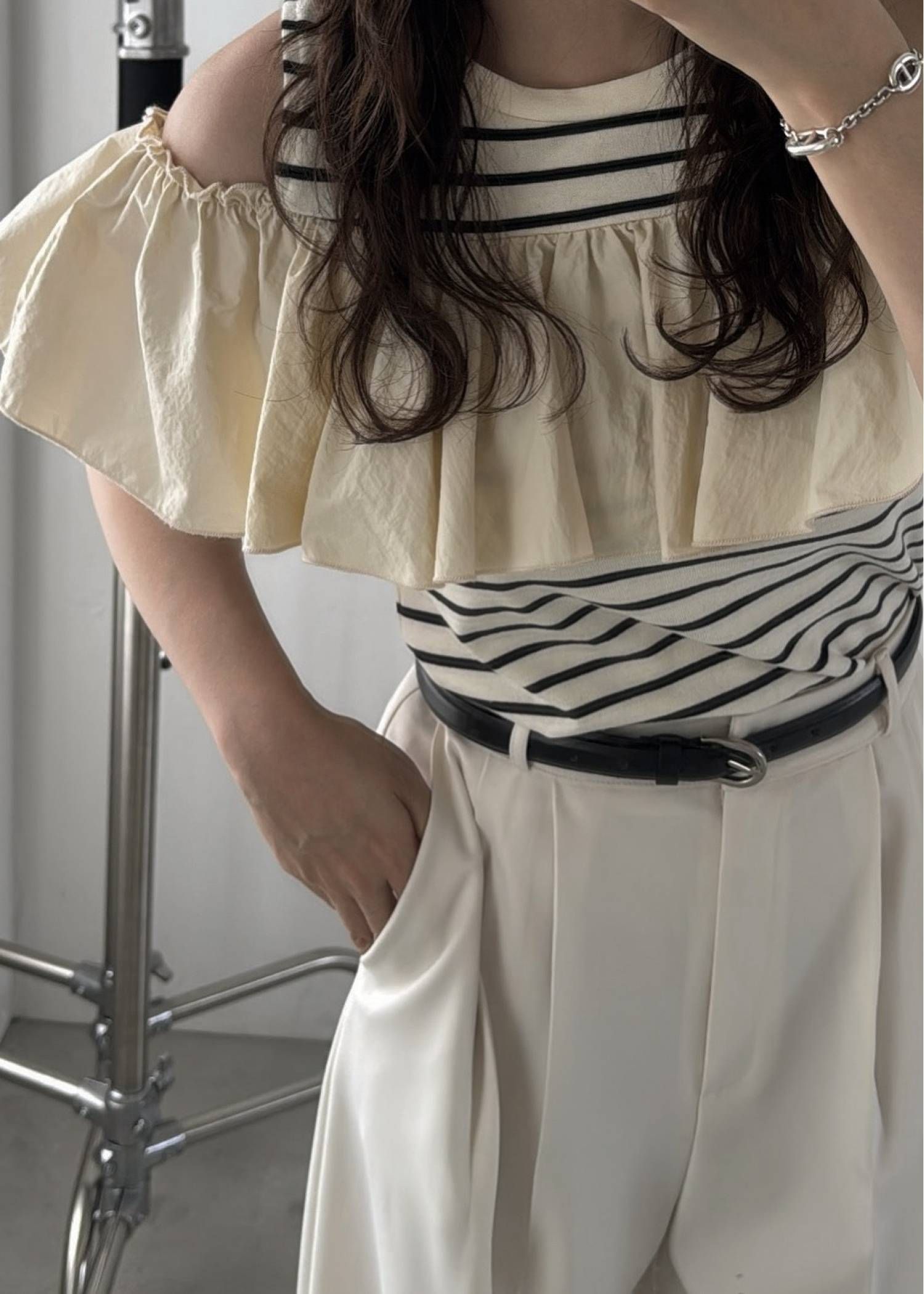 ショルダーフリル ボーダートップス (アイボリー) convertible shoulder frill border tops (Ivory) /  26SS