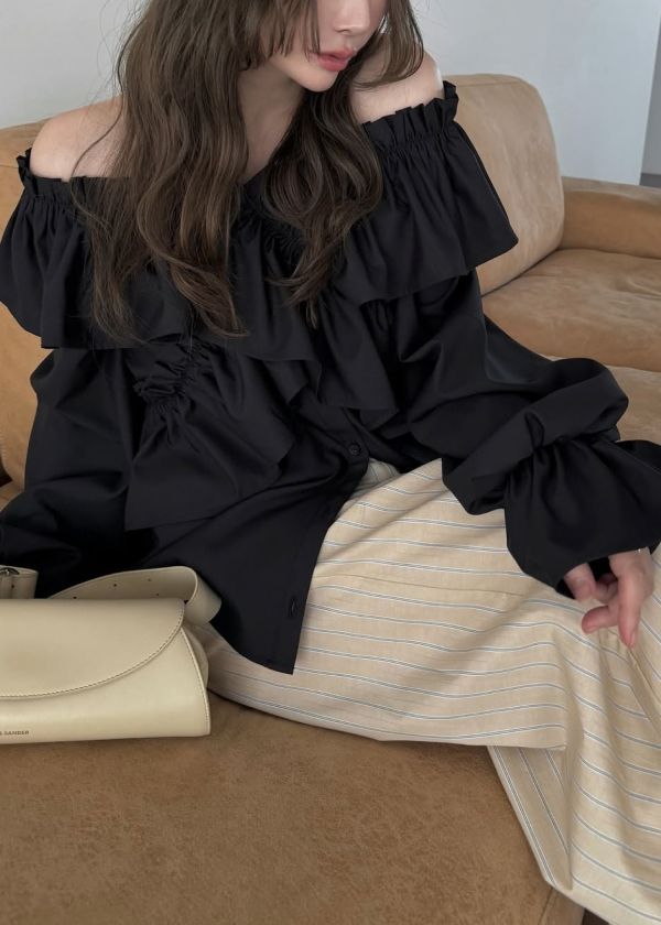 frill cross asymmetry BL / フリルクロス アシンメトリーブラウス (ブラック) / 25AW