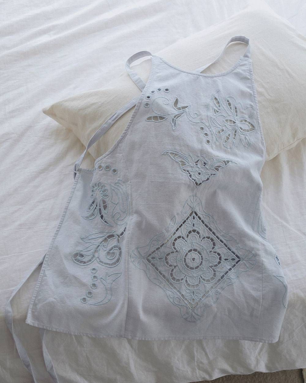 カットワークレースエプロン (アイスブルー) Cutwork Lace Apron (Iceblue) / 27SS