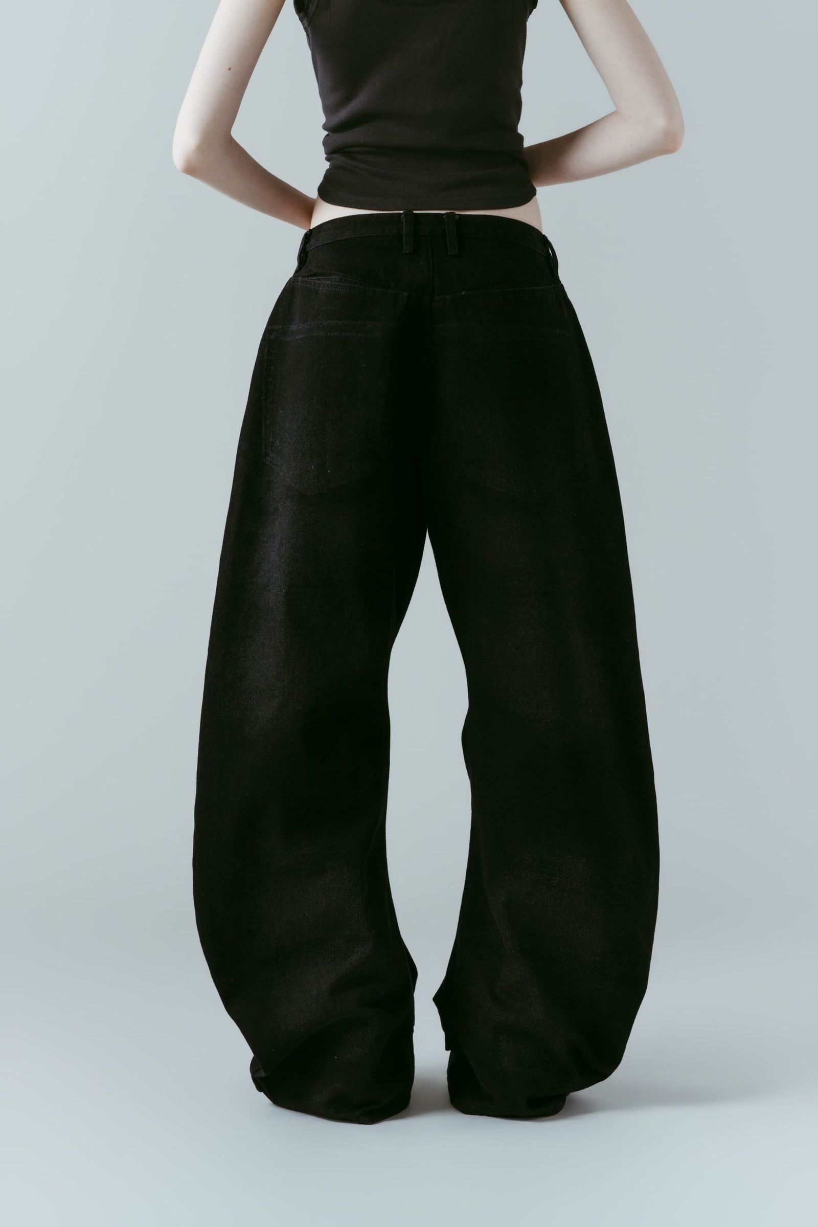 スタッズ ドレープデニム (ブラック) studded draped denim pants(unisex) (Black) /  26SS