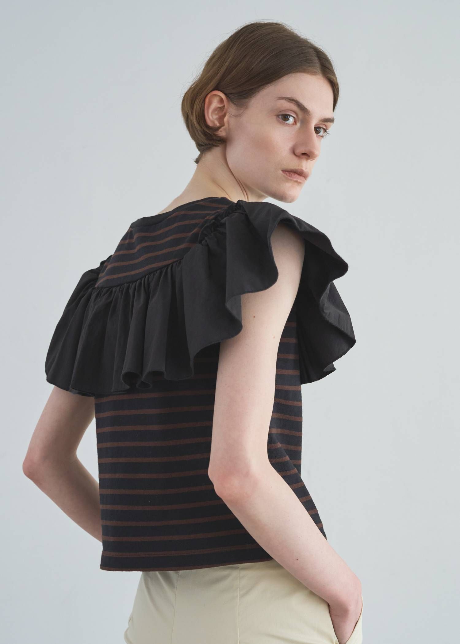 ショルダーフリル ボーダートップス (ブラック) convertible shoulder frill border tops (Black) /  26SS