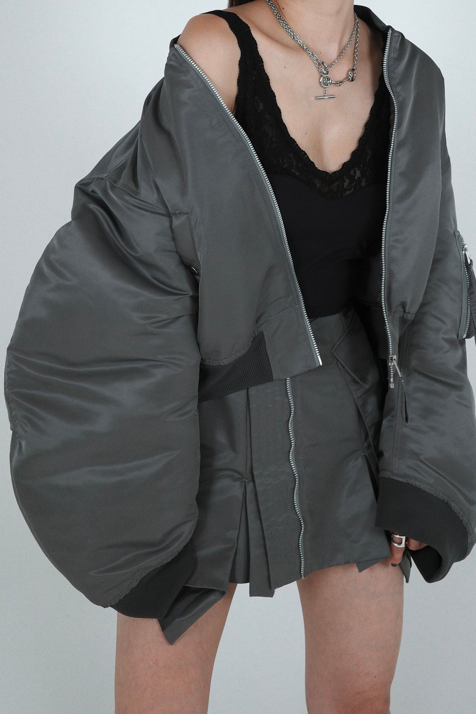 ESIÓ - Nylon MA-1 skirt (グレー) | Sir online store / サー