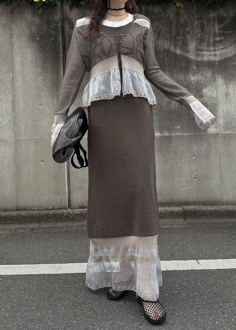 前を閉じてトップス風にも、羽織りとしても着回し可能