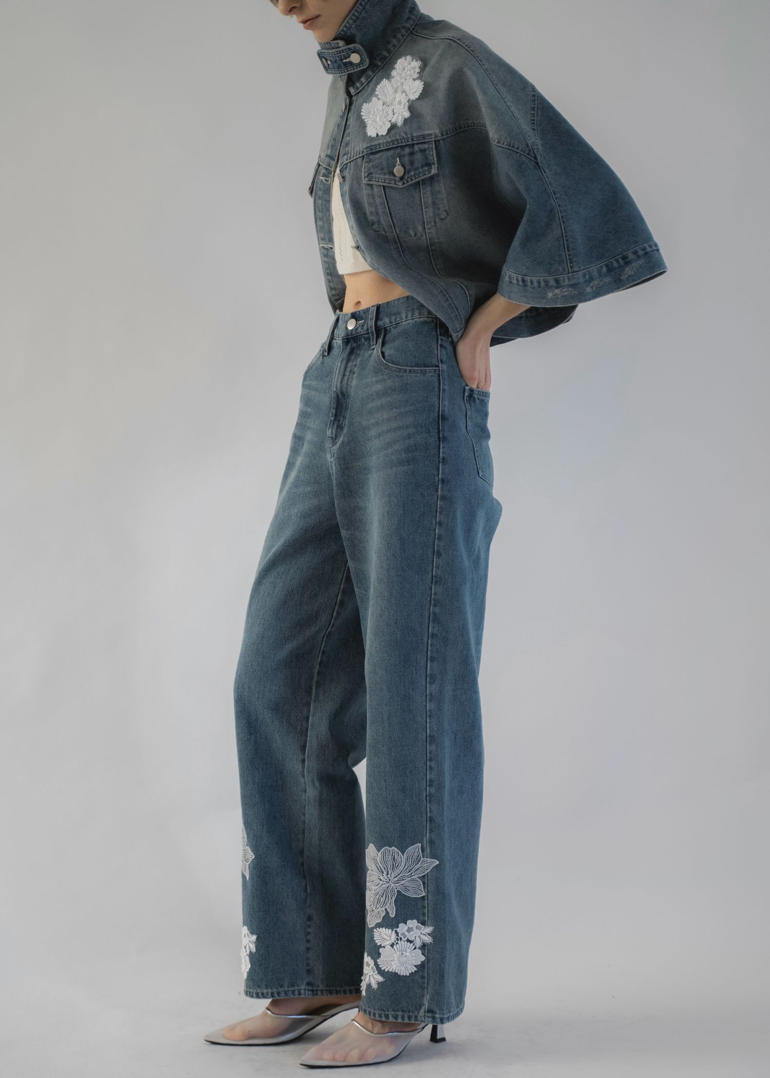 lace embellished hem straight denim PT / レース ストレートデニムパンツ (L/blue) / 26SS