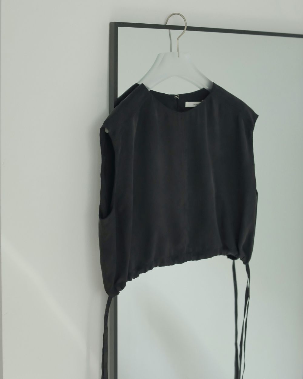 Sleeveless Drawstring Tops / スリーブレス ドロスト トップス (ブラック)