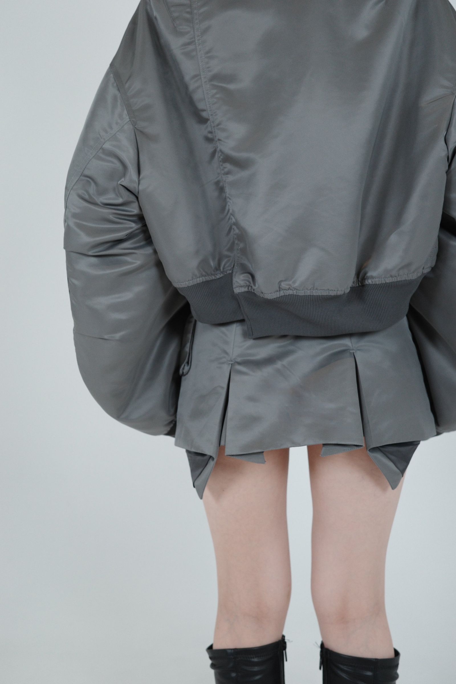 ESIÓ - Nylon MA-1 skirt (グレー) | Sir online store / サー