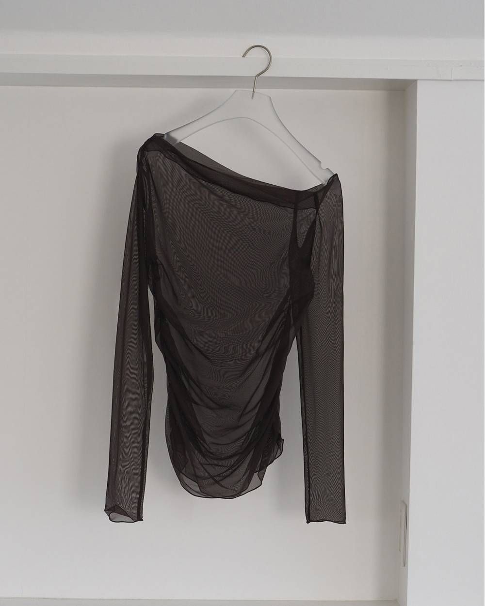 シアーオフショルダートップス (ブラウン) Sheer Offshoulder Tops (Brown) /  26SS