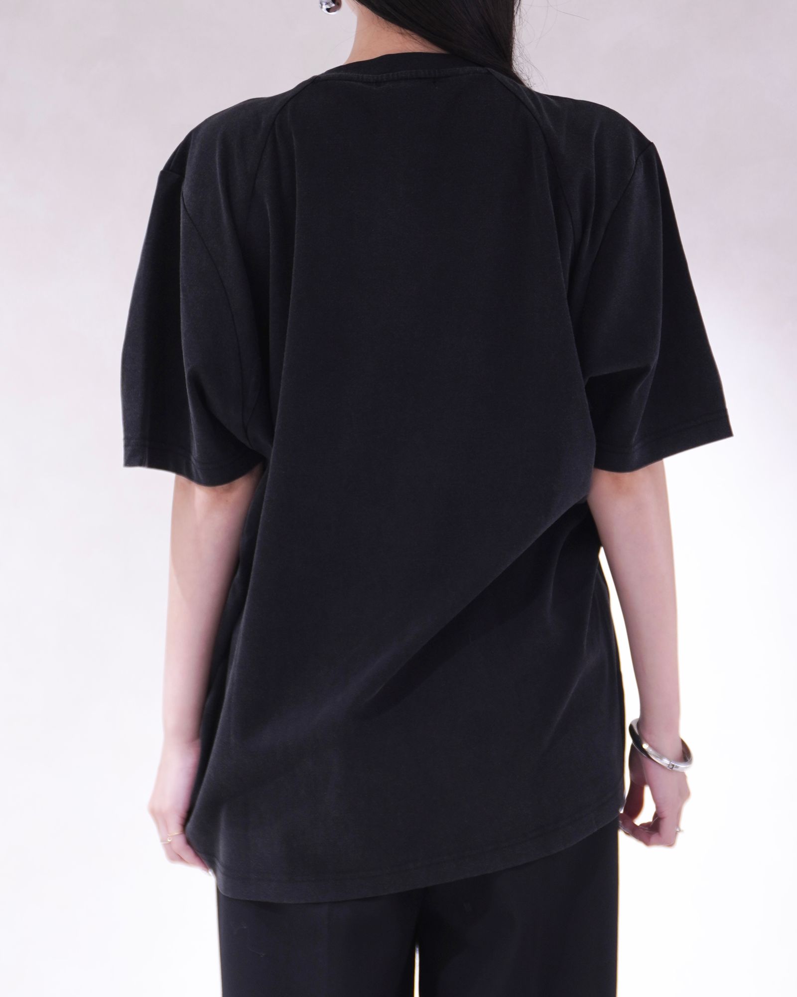 タック オーバーサイズTシャツ (ブラック) tuck detail oversized tee(unisex) (Black) /  26SS