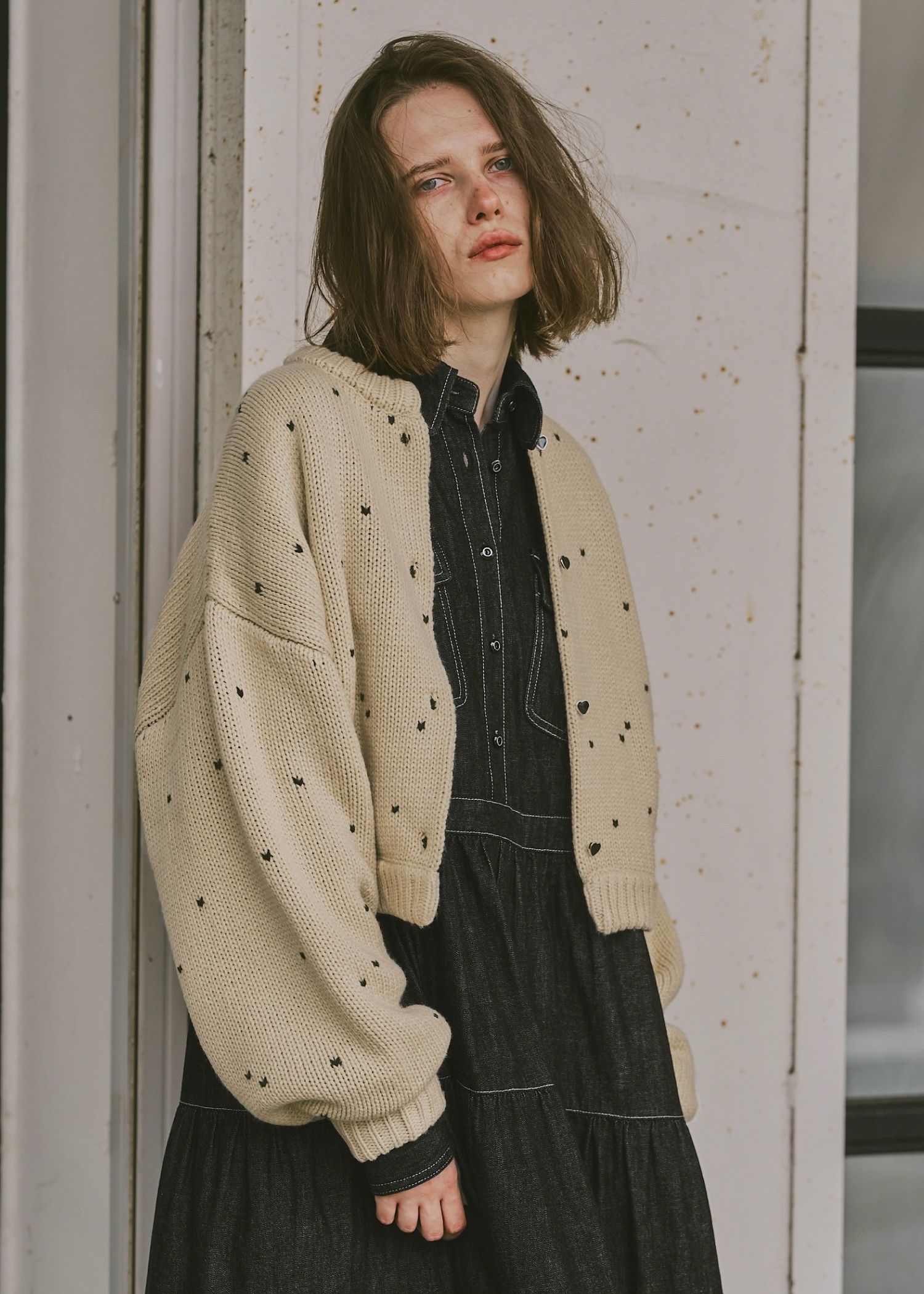 heart dot jacquard reversible cropped knit cardigan / ハートドット ジャガード リバーシブルクロップドカーディガン (タン×ブラック) / 25AW