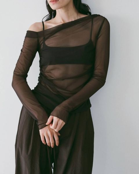 シアーオフショルダートップス (ブラウン) Sheer Offshoulder Tops (Brown) /  26SS