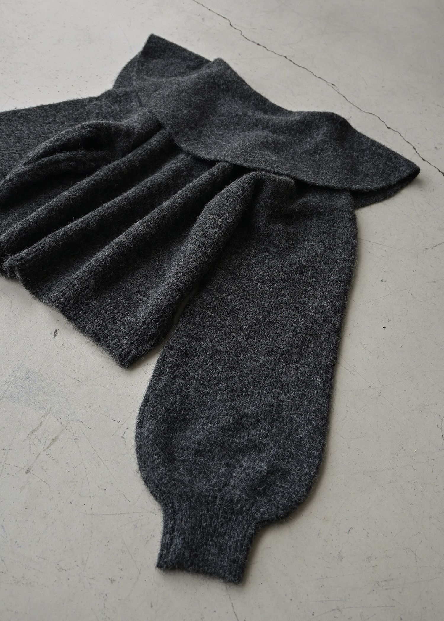 overlay big collar volume sleeve knit / ビッグカラー ボリュームスリーブニット (チャコール) / 25AW /