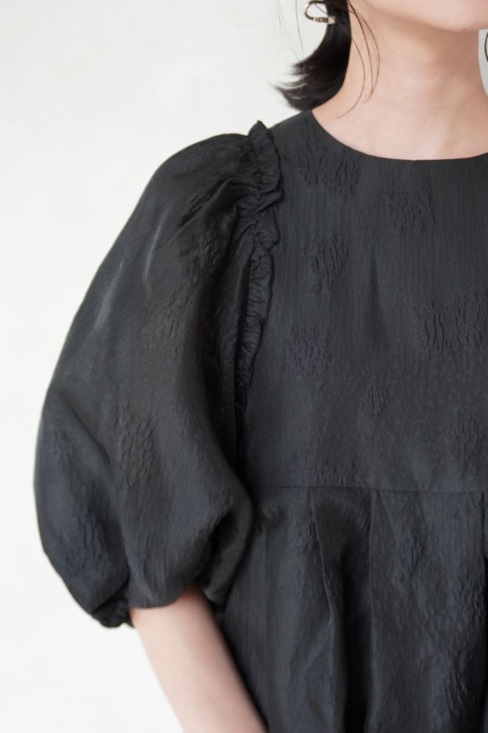 VOLUME SLEEVE JACQUARD TOPS / ボリュームスリーブジャカードトップス (ブラック)