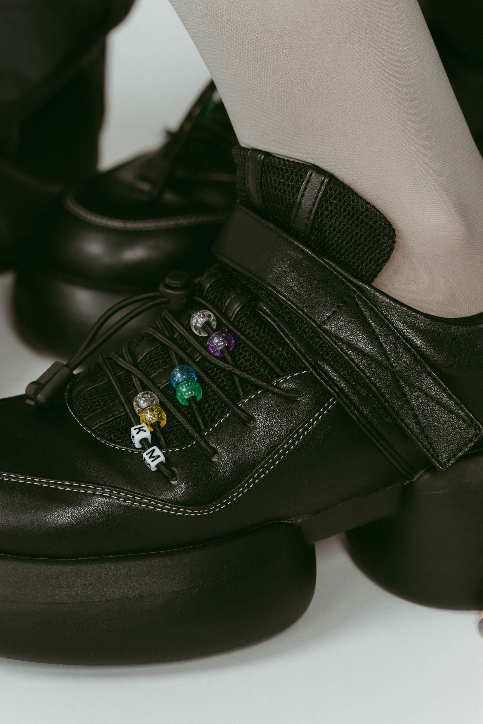 beaded sneakers / ビーズスニーカー (ブラック) / 25AW