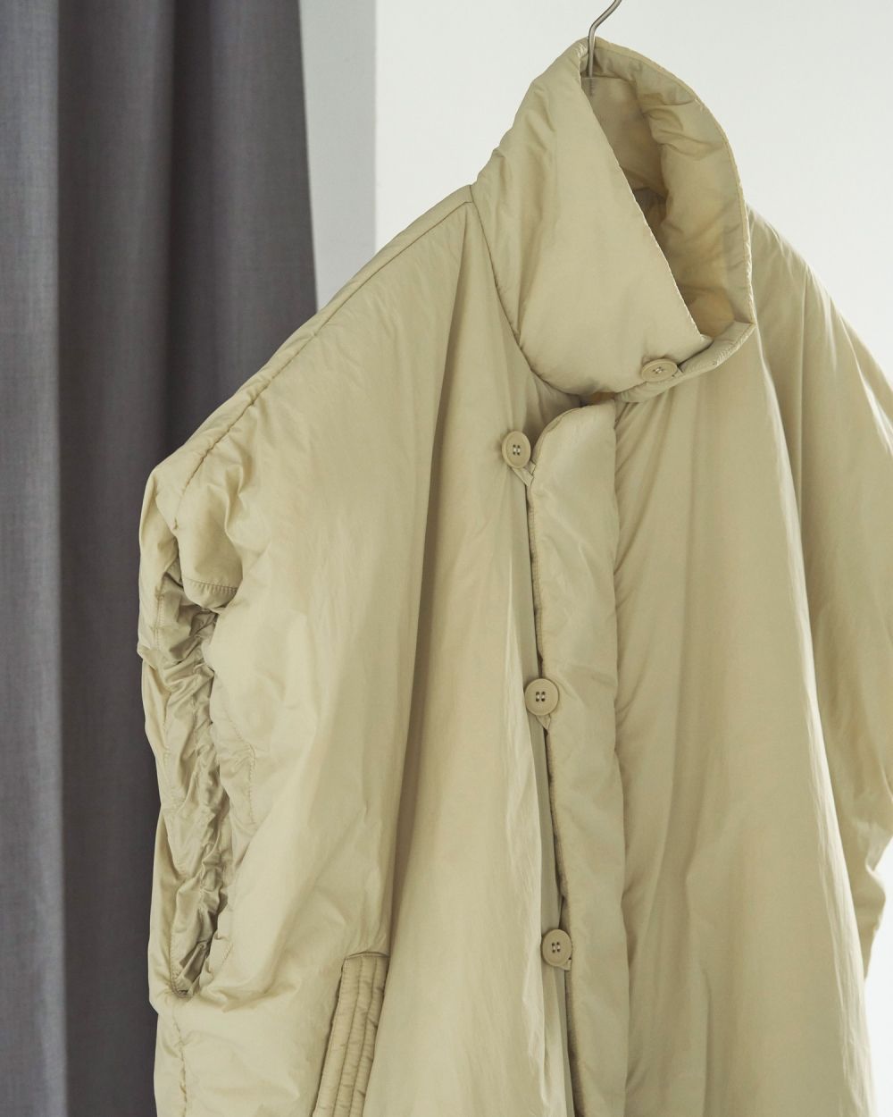 【25AW】Volume Over Vest / ボリューム オーバーパファベスト (クリーム)