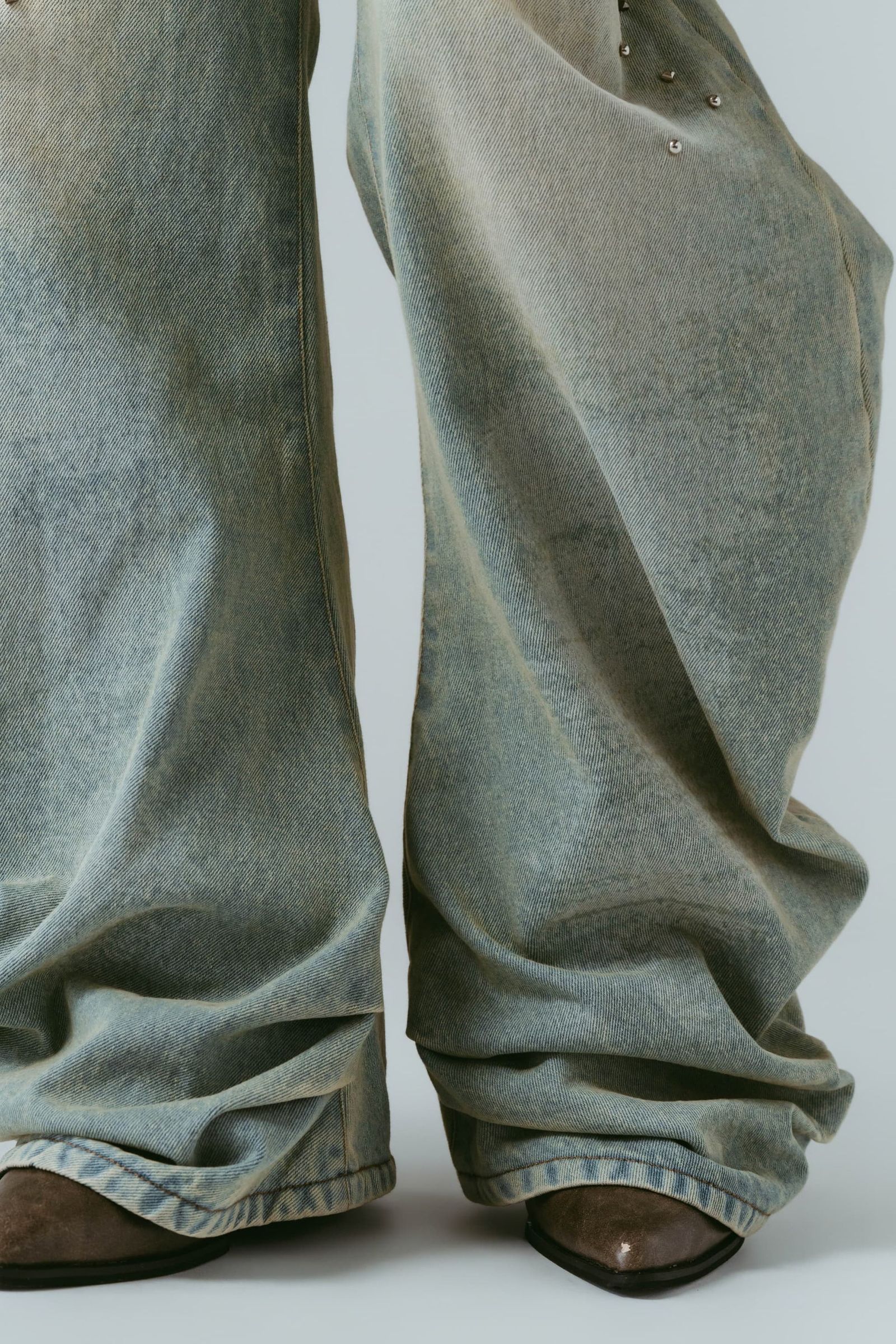 スタッズ ドレープデニム (ブルー) studded draped denim pants(unisex) (Blue) /  26SS