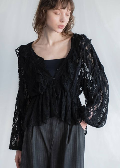 ボリュームスリーブ レースブラウス (ブラック) tiered frill neck volume sleeve lace BL (Black) /  26SS