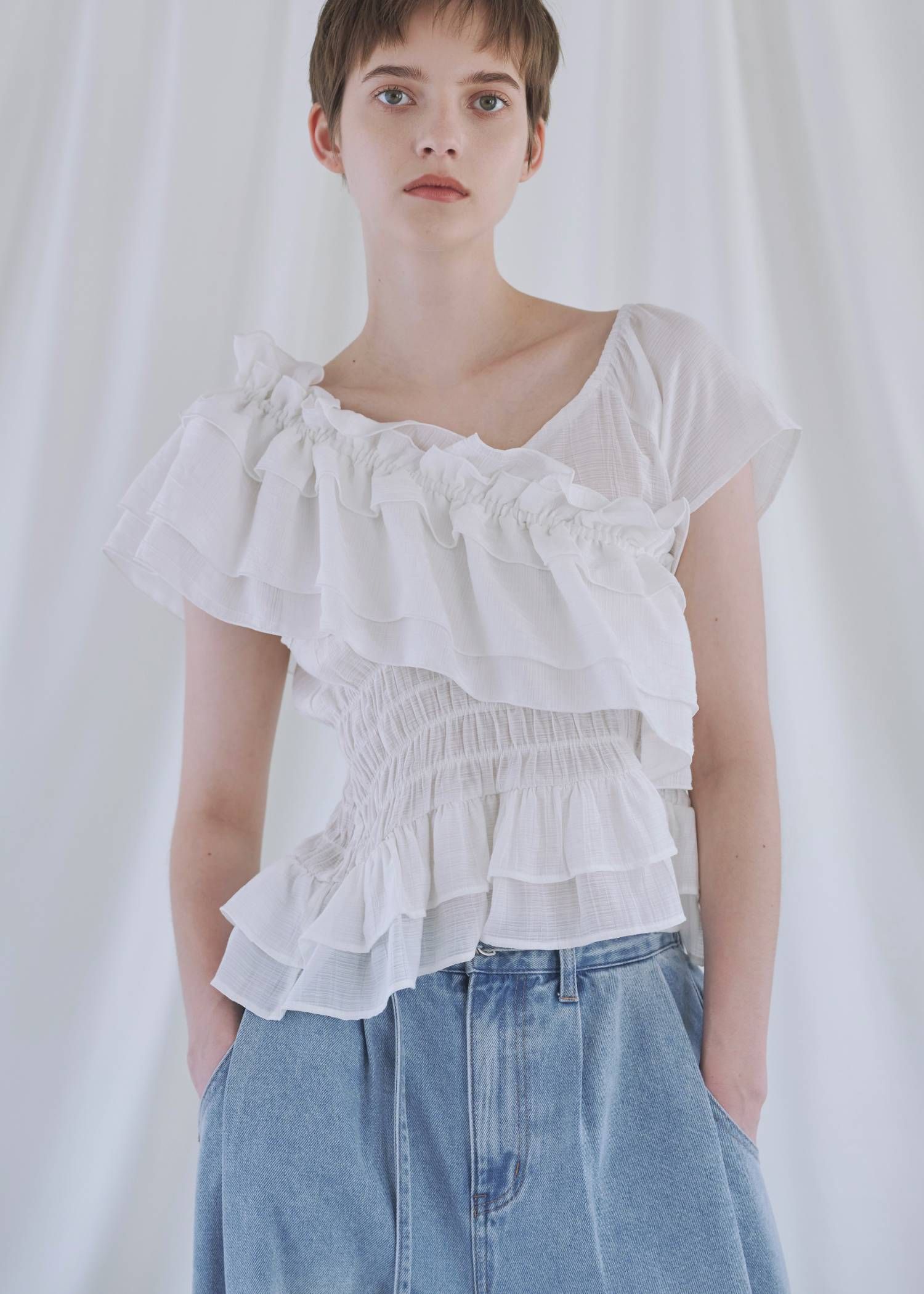 アシンメトリー ティアードフリルブラウス (アイボリー) asymmetry tiered frill sheer shirring BL (Ivory) /  26SS
