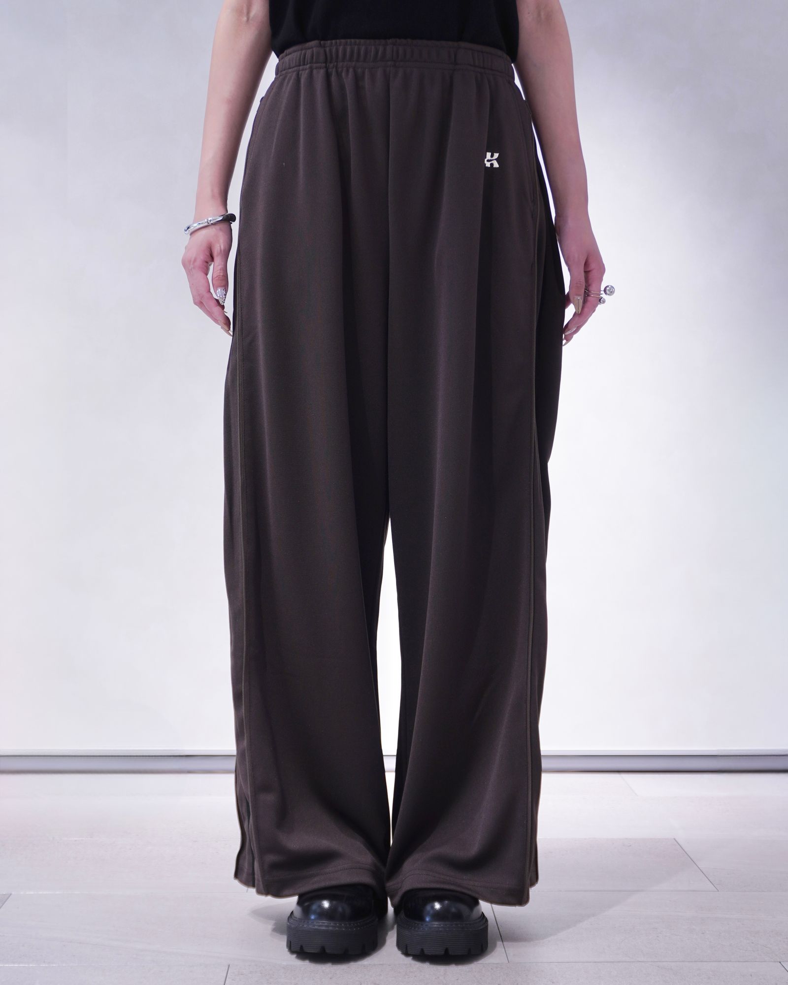 ジップアップ トラックパンツ (ブラウン) zip-up track pants(unisex) (Brown) /  26SS