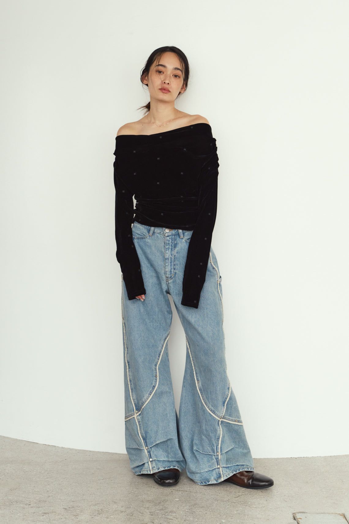 オフショルダー ベロアトップス (ブラック) off shoulder velour top (Black) / 26AW