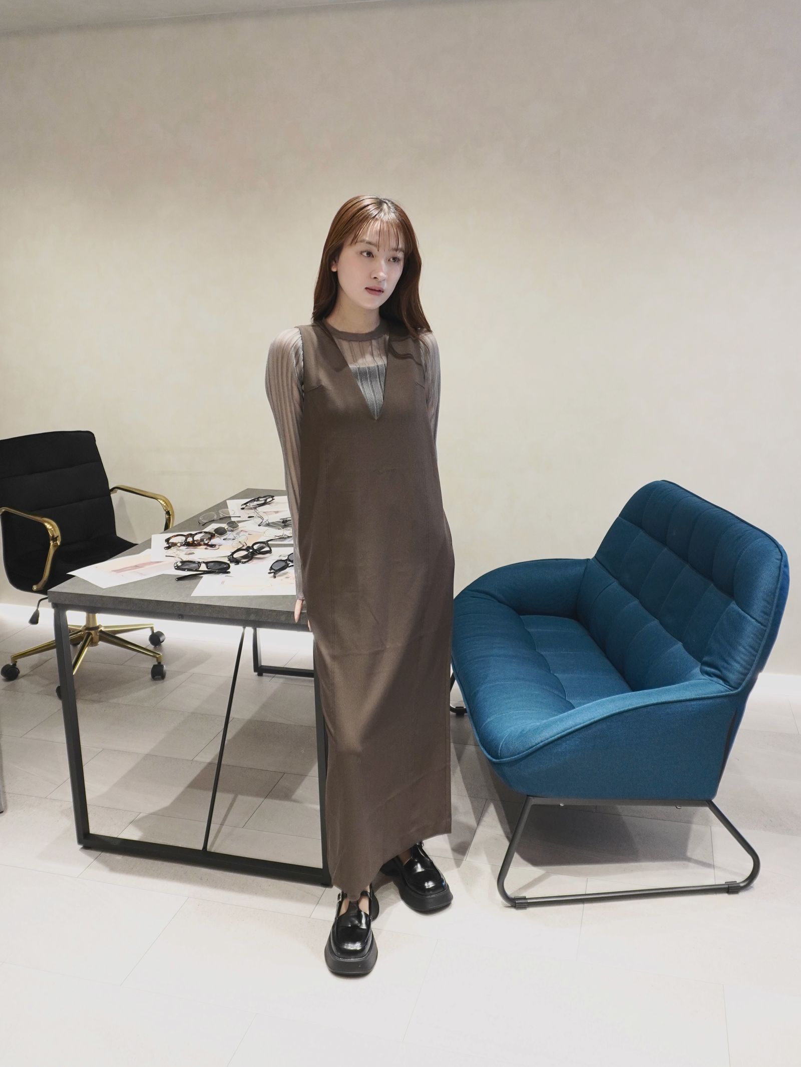 Cutoff Vneck Onepiece / カットオフ Vネックワンピース (ブラウン)