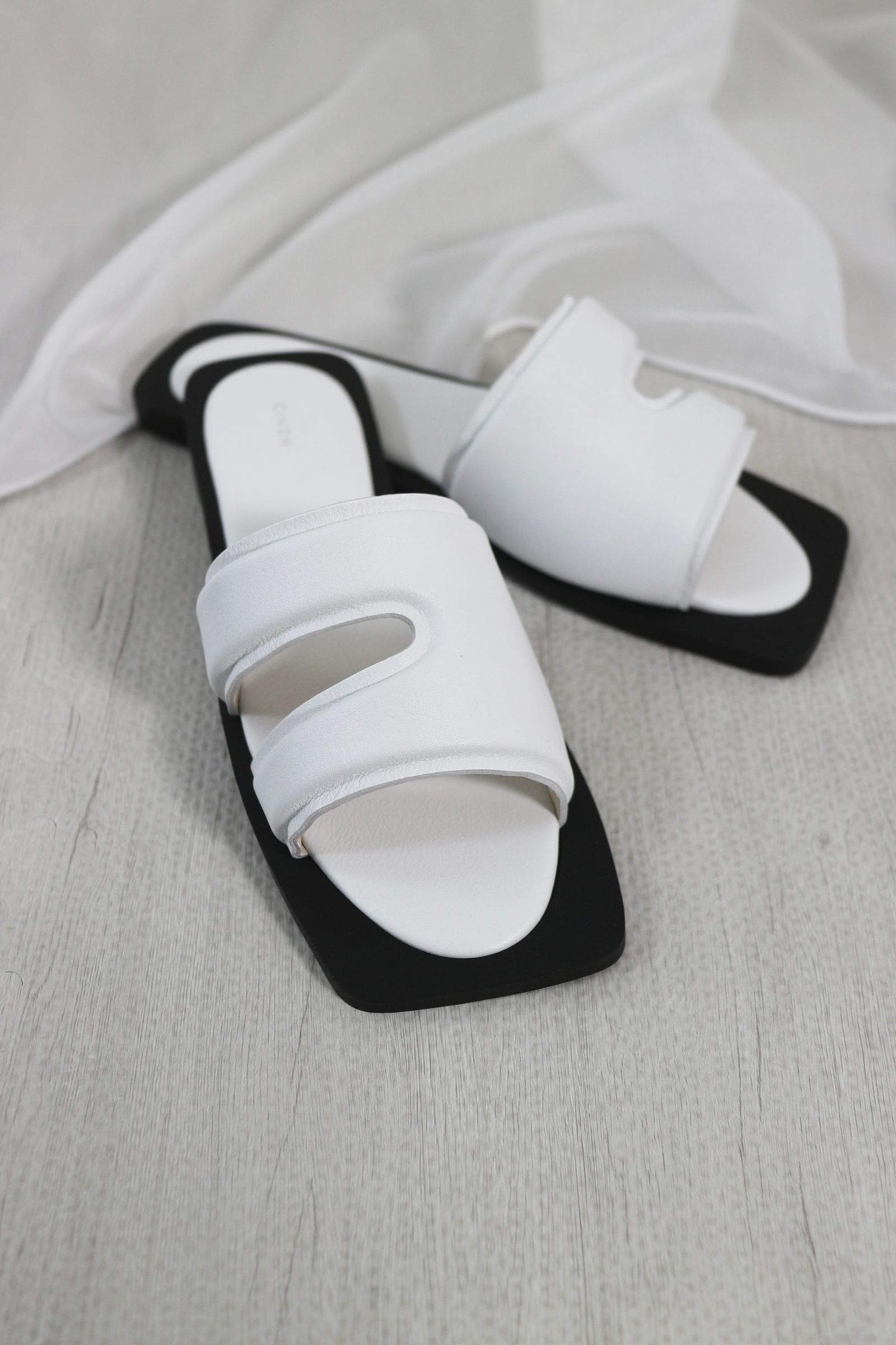 【ALDO】オープンスクエアトゥ フラット サンダル ★ Stylishな Women's Shoes, Handbags & Accessories | ALDO US