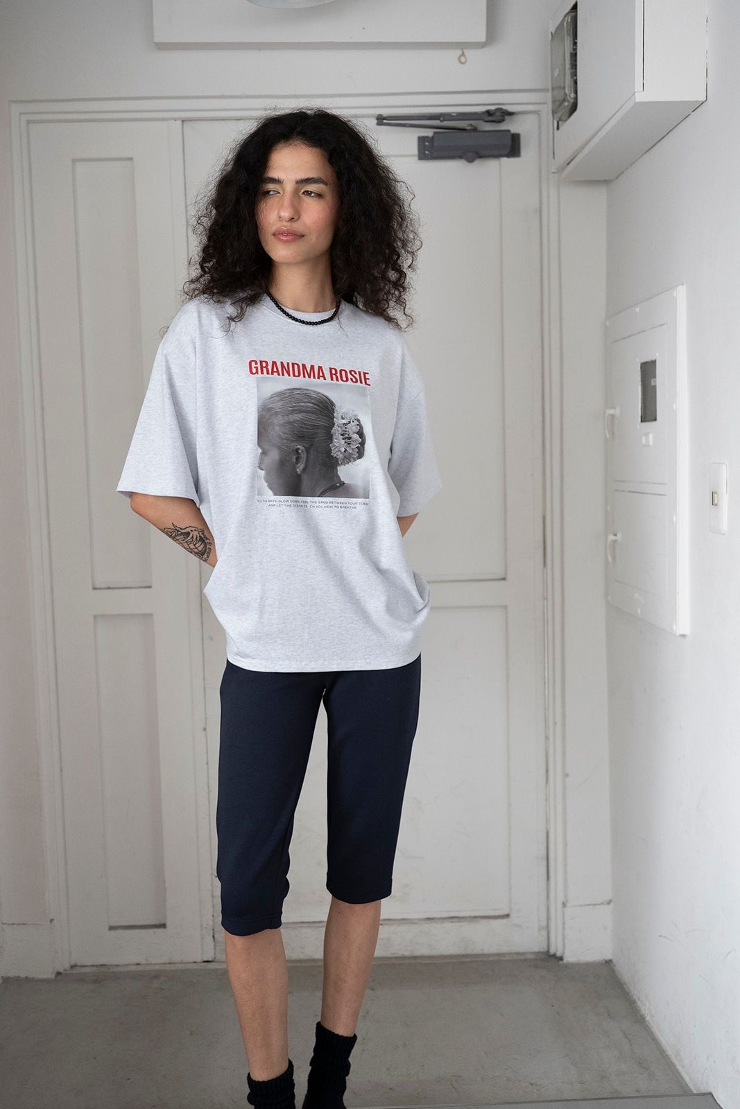 フォトTシャツ (ライトグレー) GRANDMA ROSIE Photo T-shirt (LighetGray) /  26SS
