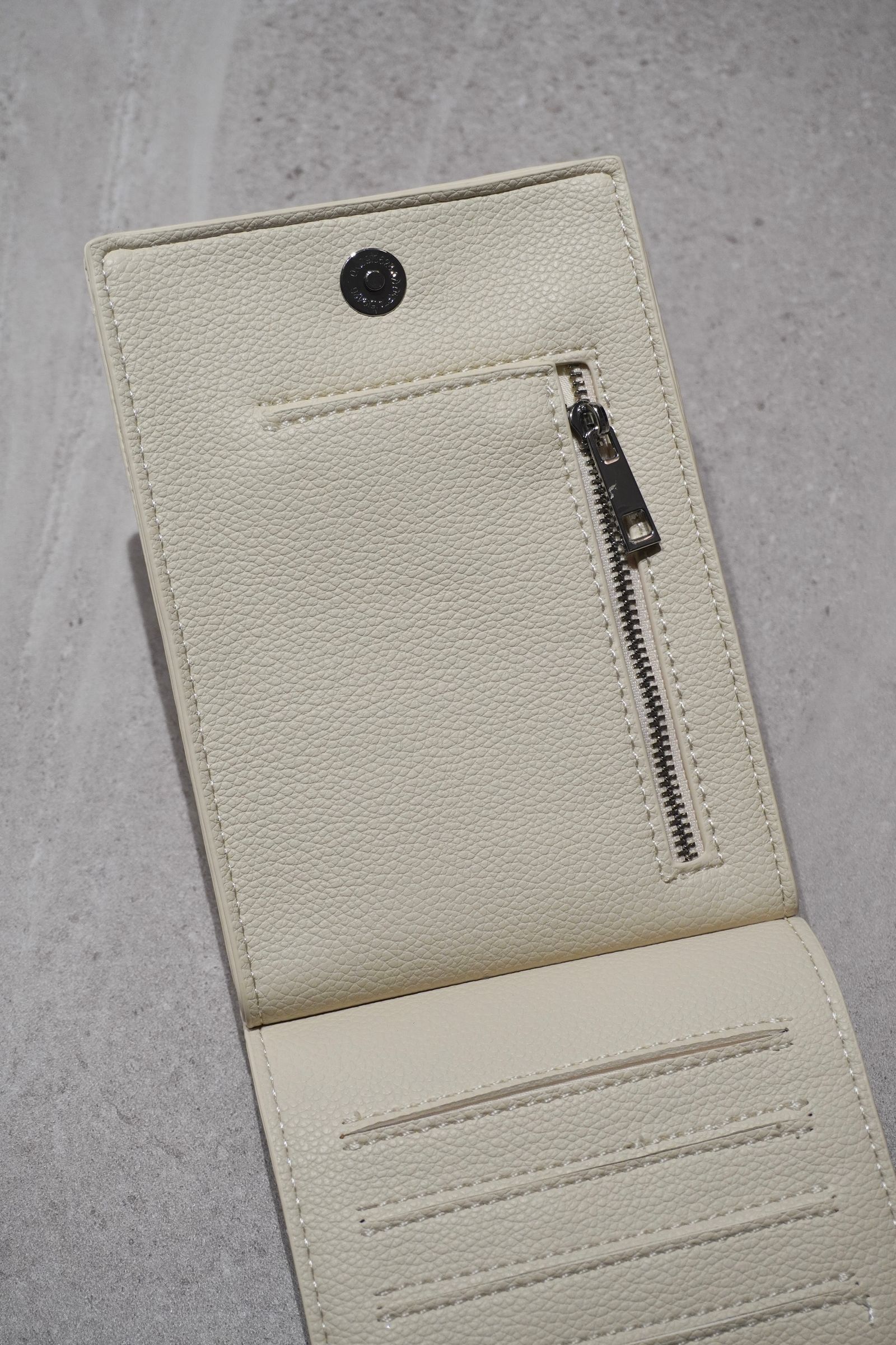 RECYCLING LEATHER MULTI MOBILE POUCH / リサイクルレザーマルチモバイルポーチ (アイボリー) スマホショルダー/コインケース・カードホルダー付き / 取り外し可能