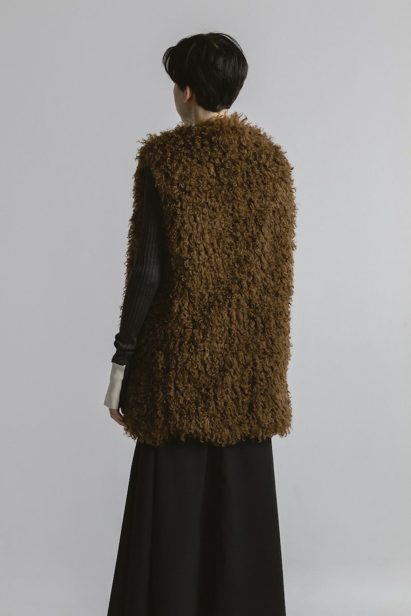 【25AW】CRINPED BOA VEST / クリンプドボアベスト (ブラウン)