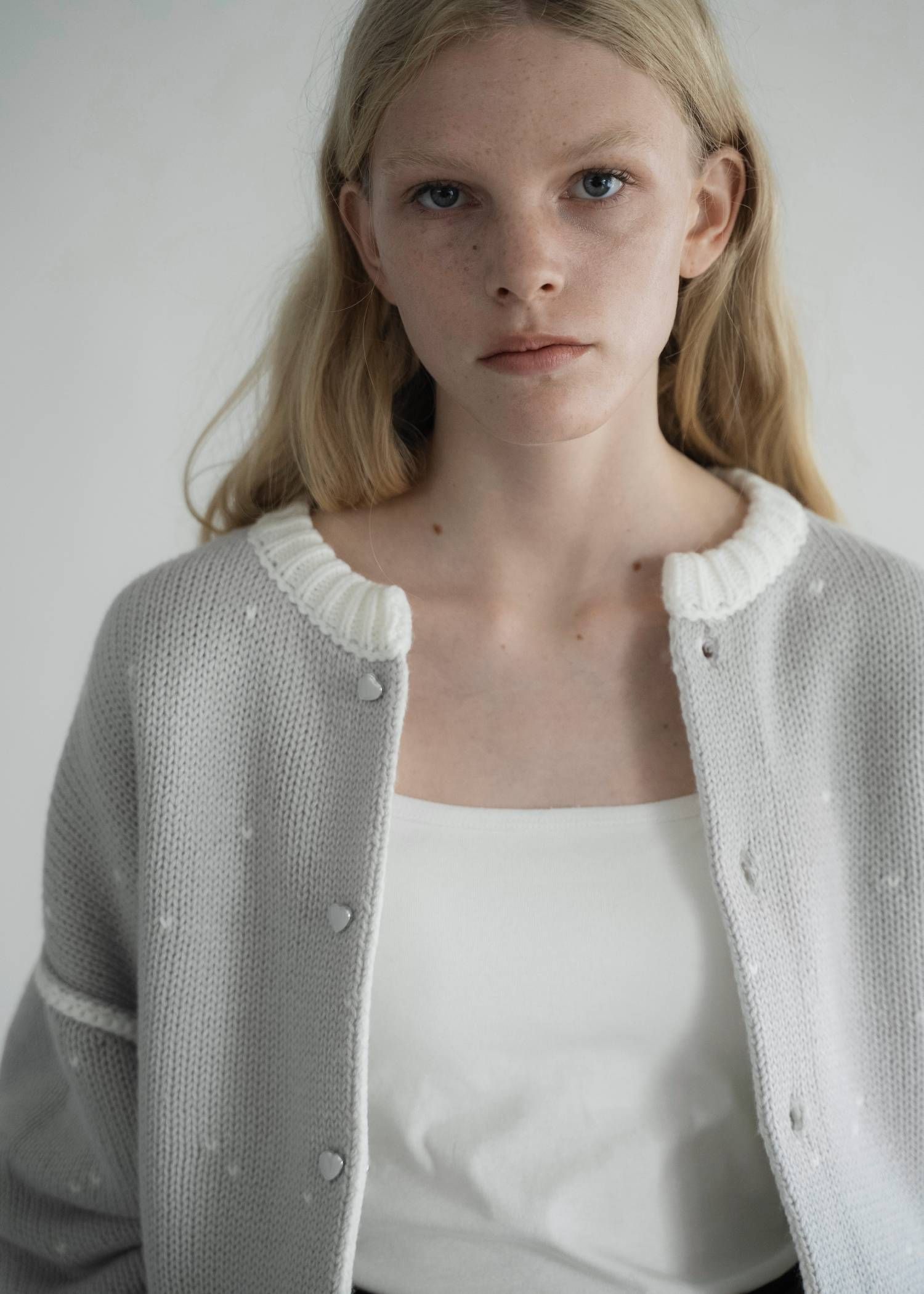 【ショート】ハートドット リバーシブルカーディガン (アイボリー×アイス) short heart dot jacquard reversible knit cardigan (ivory×ice) /  26SS