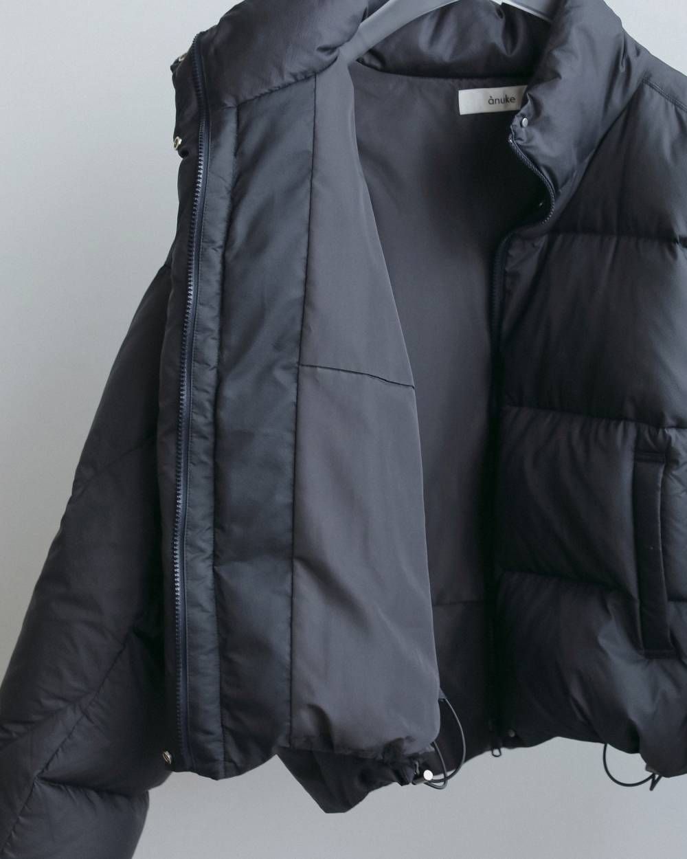 スタンドカラーダウンジャケット (チャコールグレー) Standcollar Down Jacket (Charcoal gray) / 26AW 【6月29日まで期間限定予約】