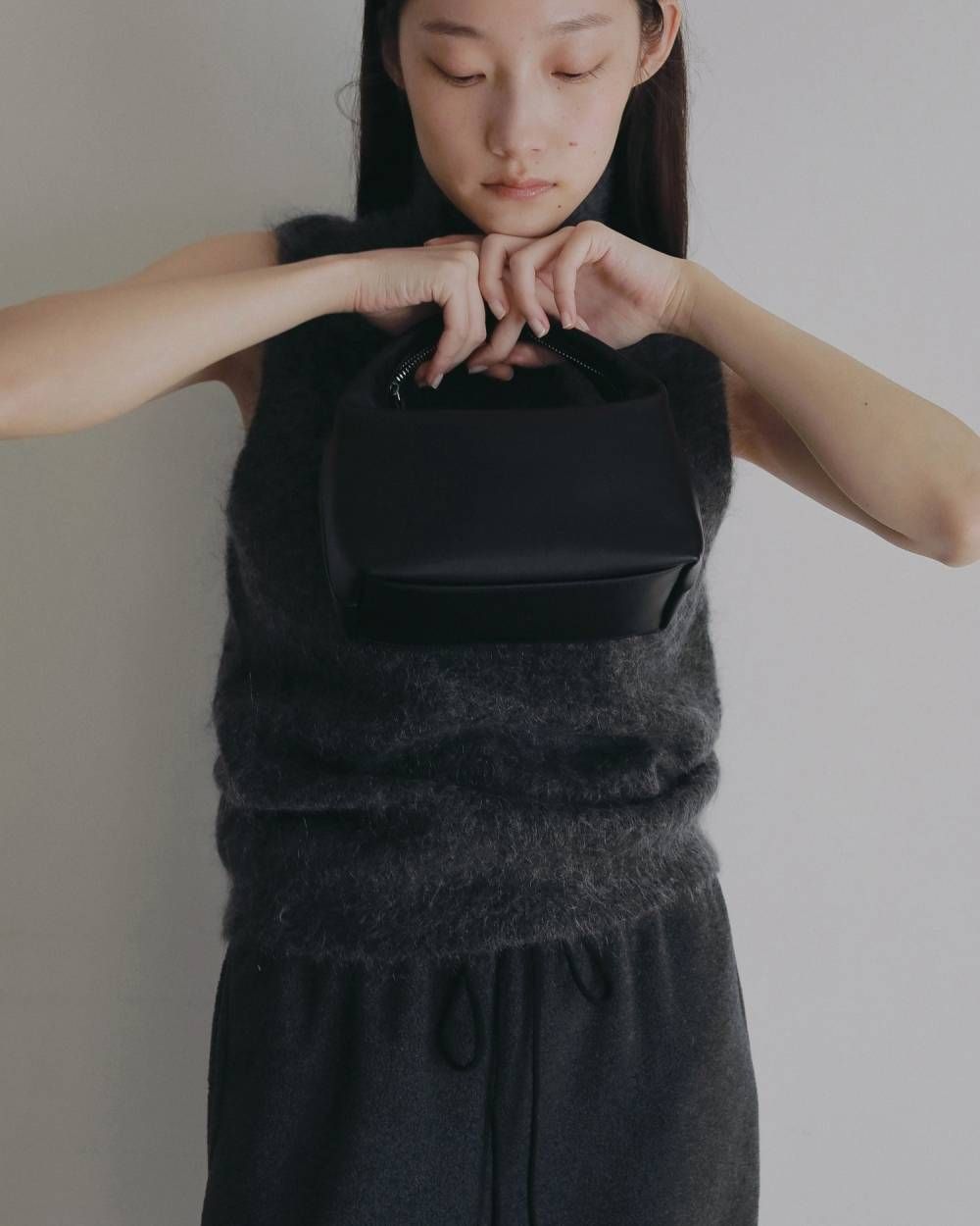ワンハンドル レザーバッグ (ブラック) Onehandle Leather Bag (Black) / 26SS