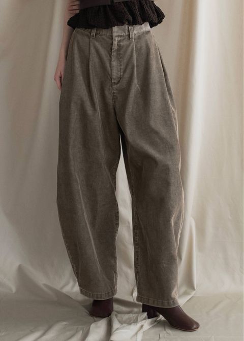 サイドタック コーデュロイ カーブパンツ (アーモンド) side tuck chemical wash corduroy curve PT (Almond) /  26AW